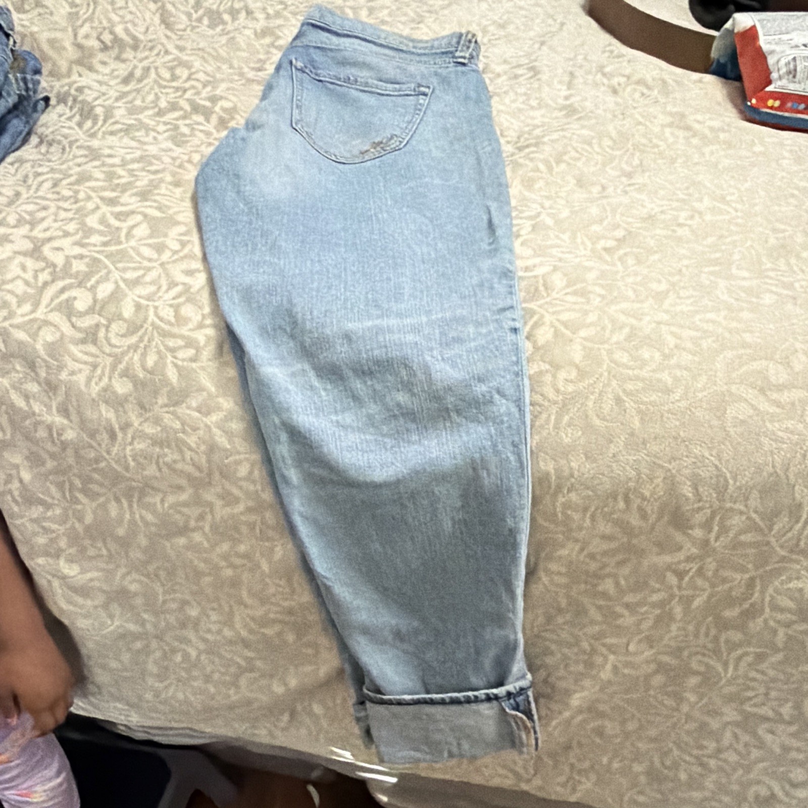 Express Women’s Boyfriend Blue Denim Jeans Solid Light Wash Distressed Regular 6
