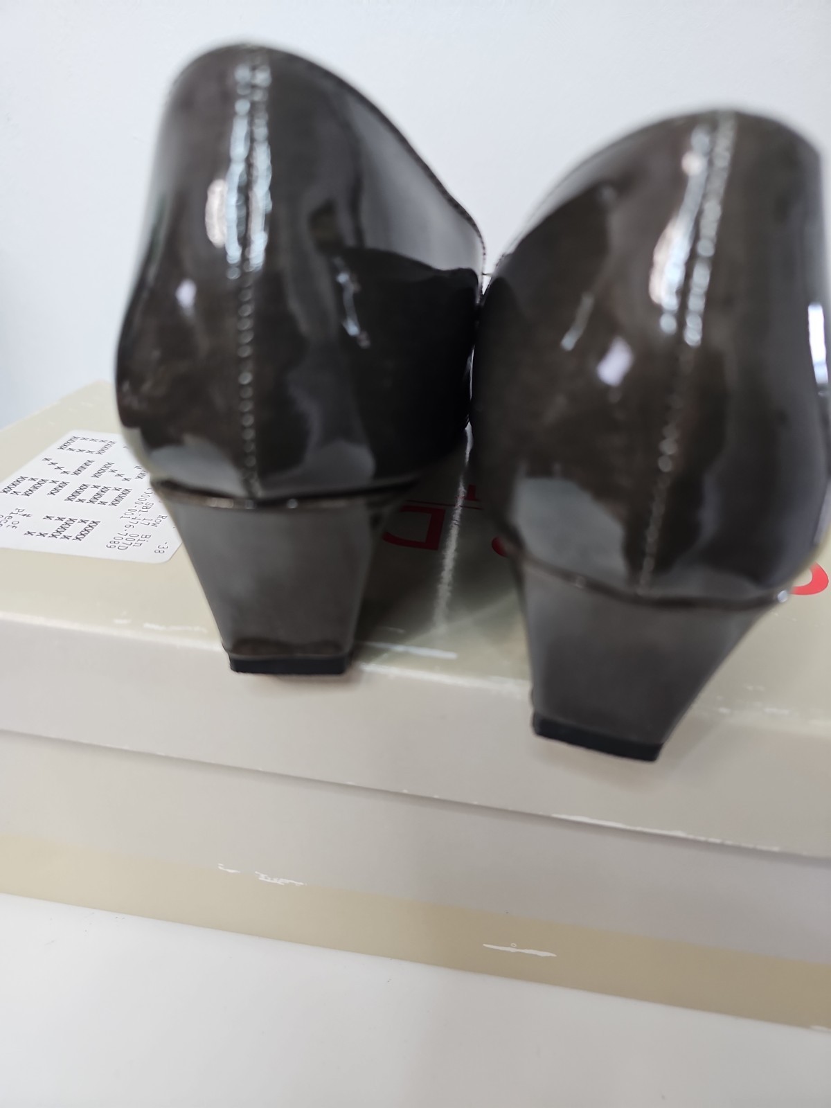 VTG Coup D’Etat Gray Patent & Suede Pumps Ornate Buckle Women’s Size 8.5M