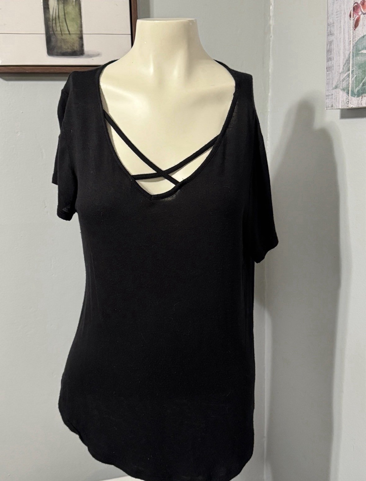 Clothing Women’s Criss Cross Top size Medium NWT black Shop DORDOR