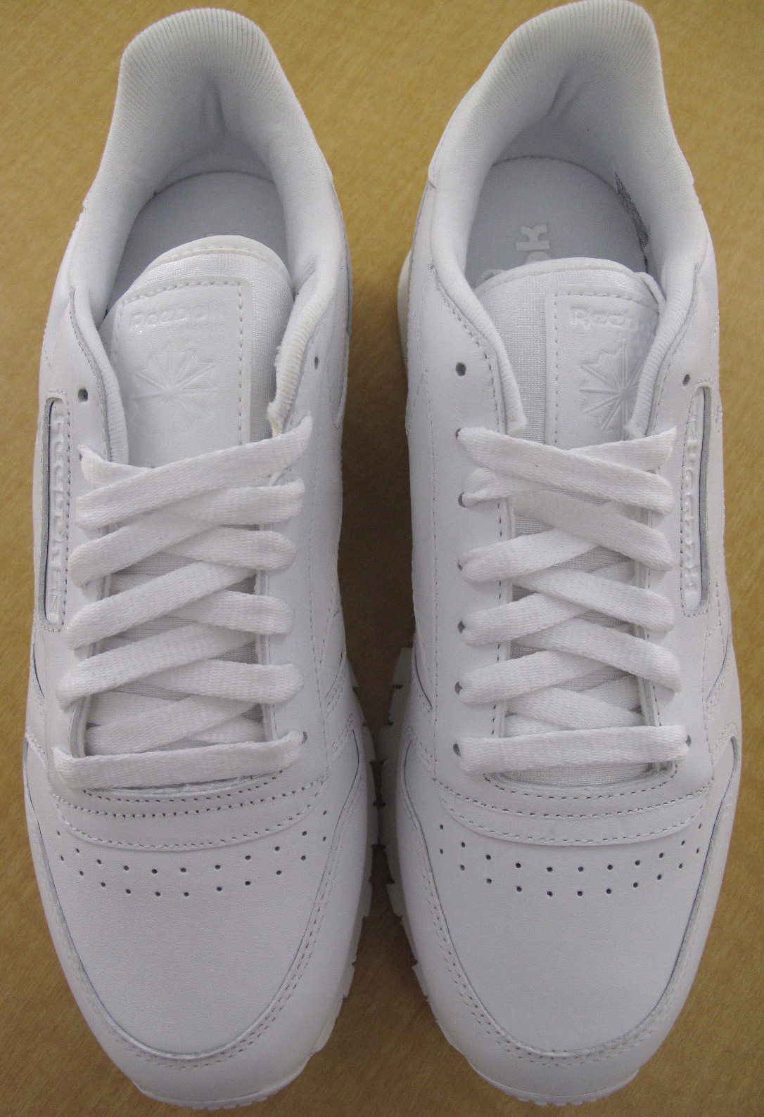 Reebok Classic Leather R12 Mens White Walking Shoes – NWD – Medium