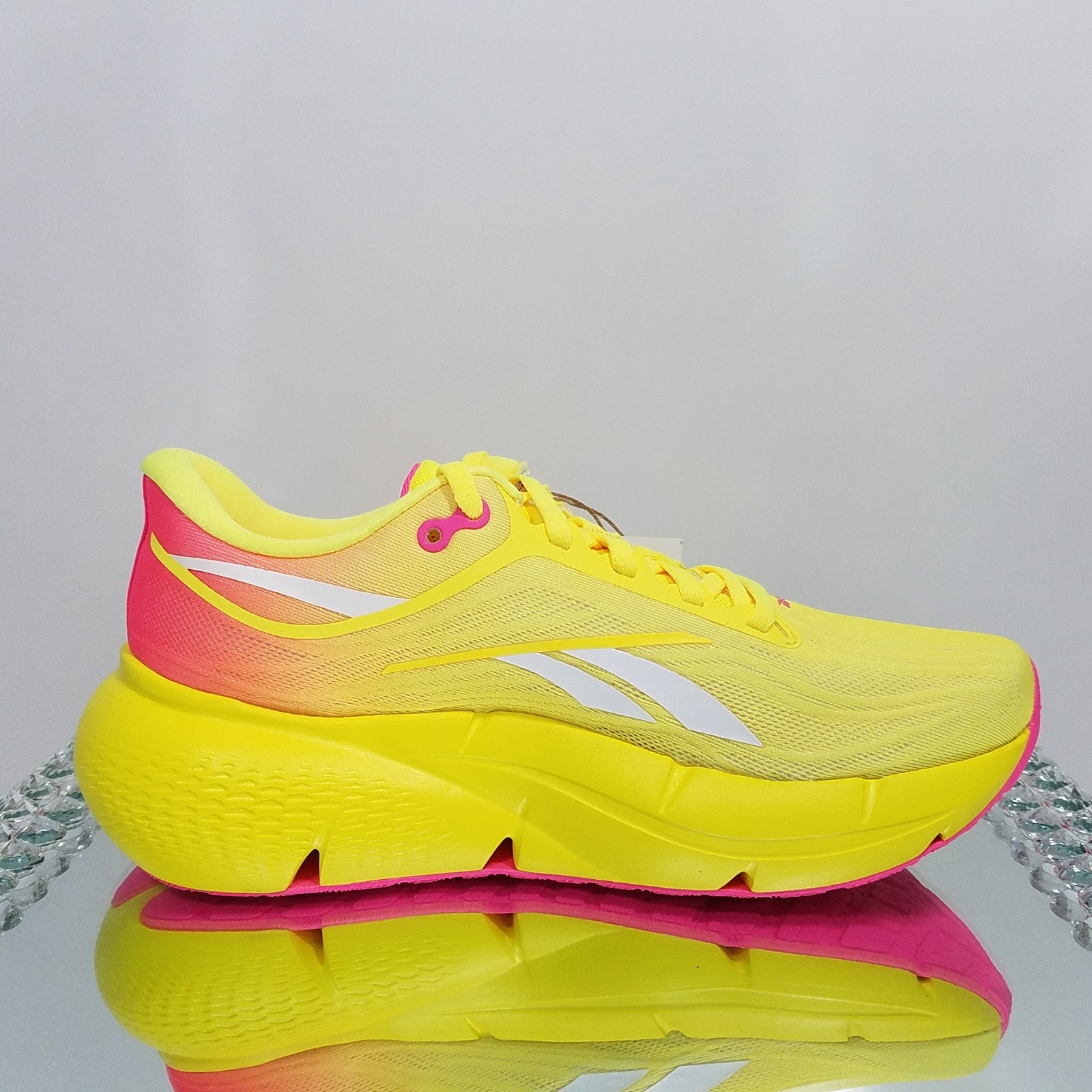 Reebok Zignition “Electric Yellow Atomic Pink” – Women’s Size 7.5 – 100233834