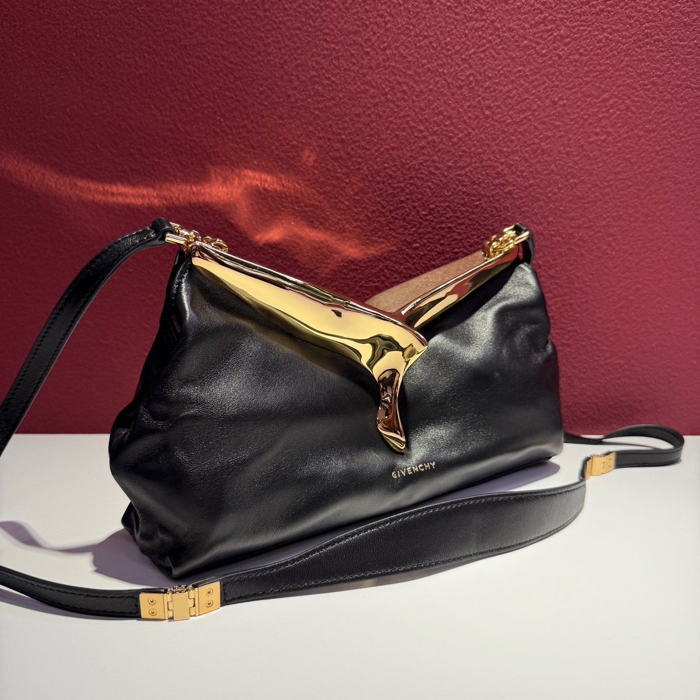 Givenchy Pre-Owned Authentic Crossbody Bag Black BB50Z9B1Y2-001