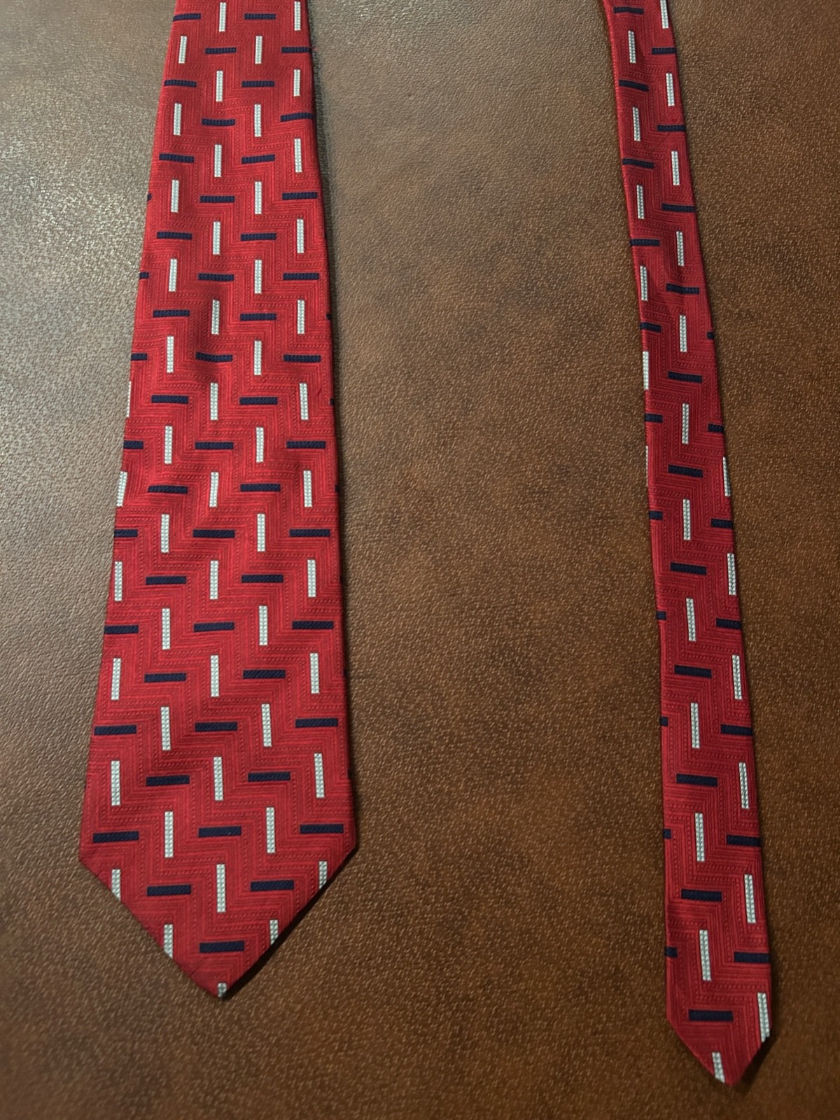 Roundtree & Yorke Men’s Tie-Red Silk Hand Sewn Classic 57”-60” Dress Formal