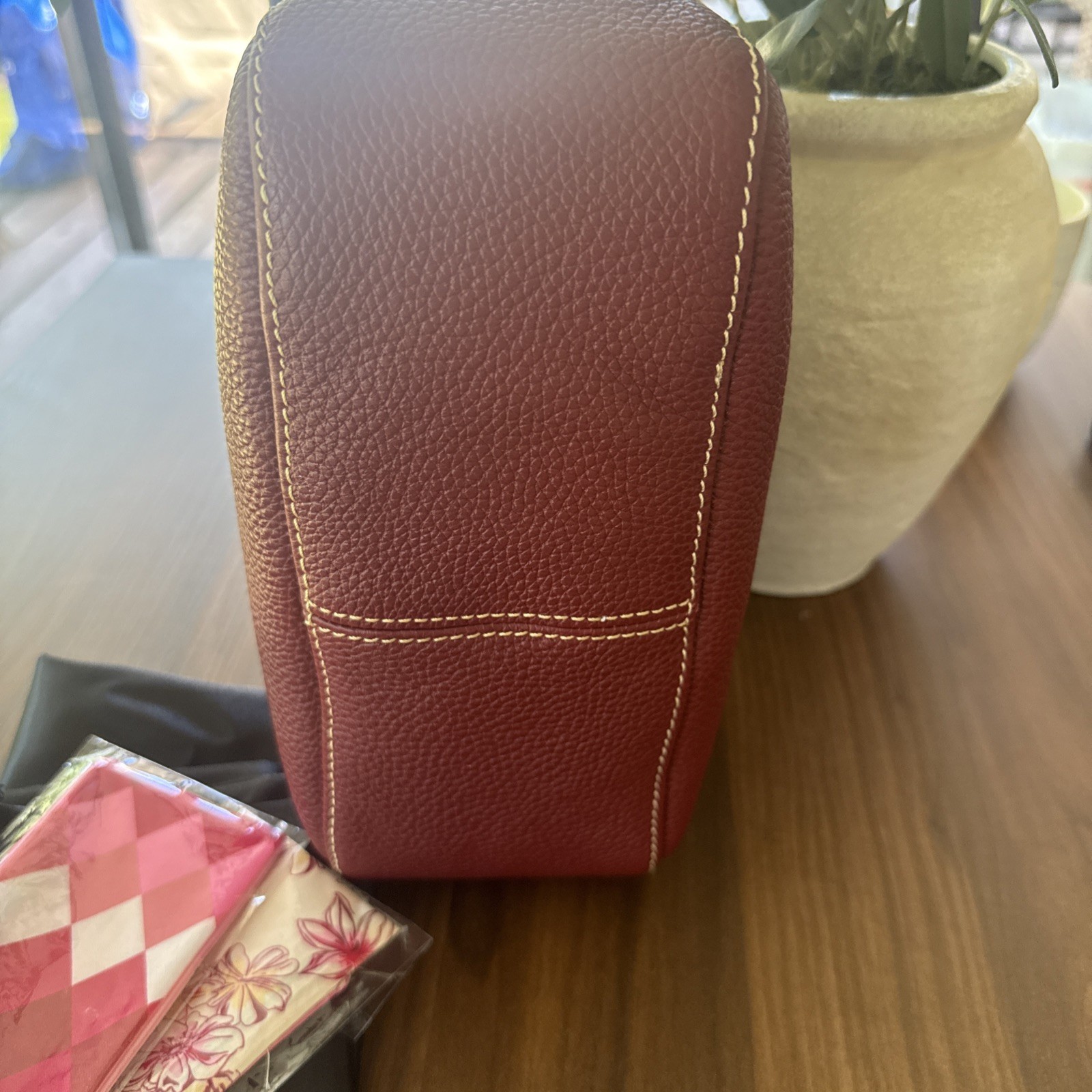 Dooney & Bourke Crossbody 25 Pebble Leathe WINE R1849. EUC. Dust bag/scarf