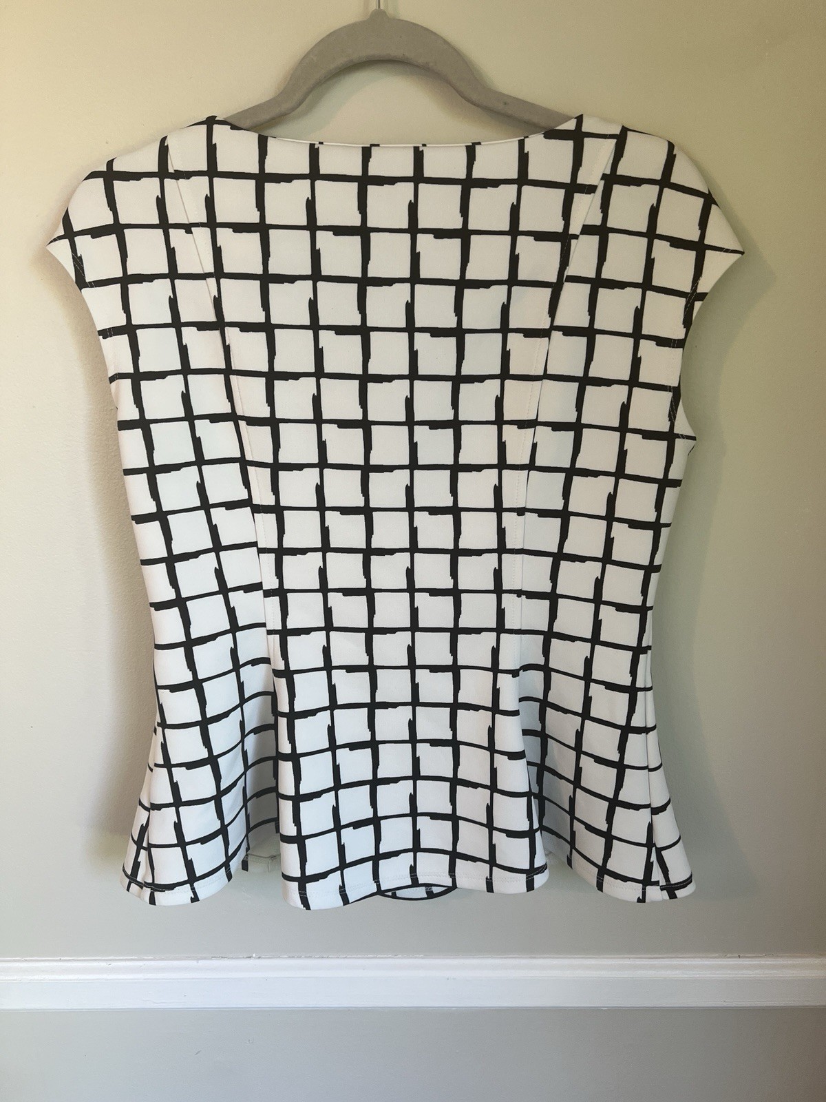 Worthington White/Black Geometric Blouse Cap Sleeve Scoop Neck Pullover S
