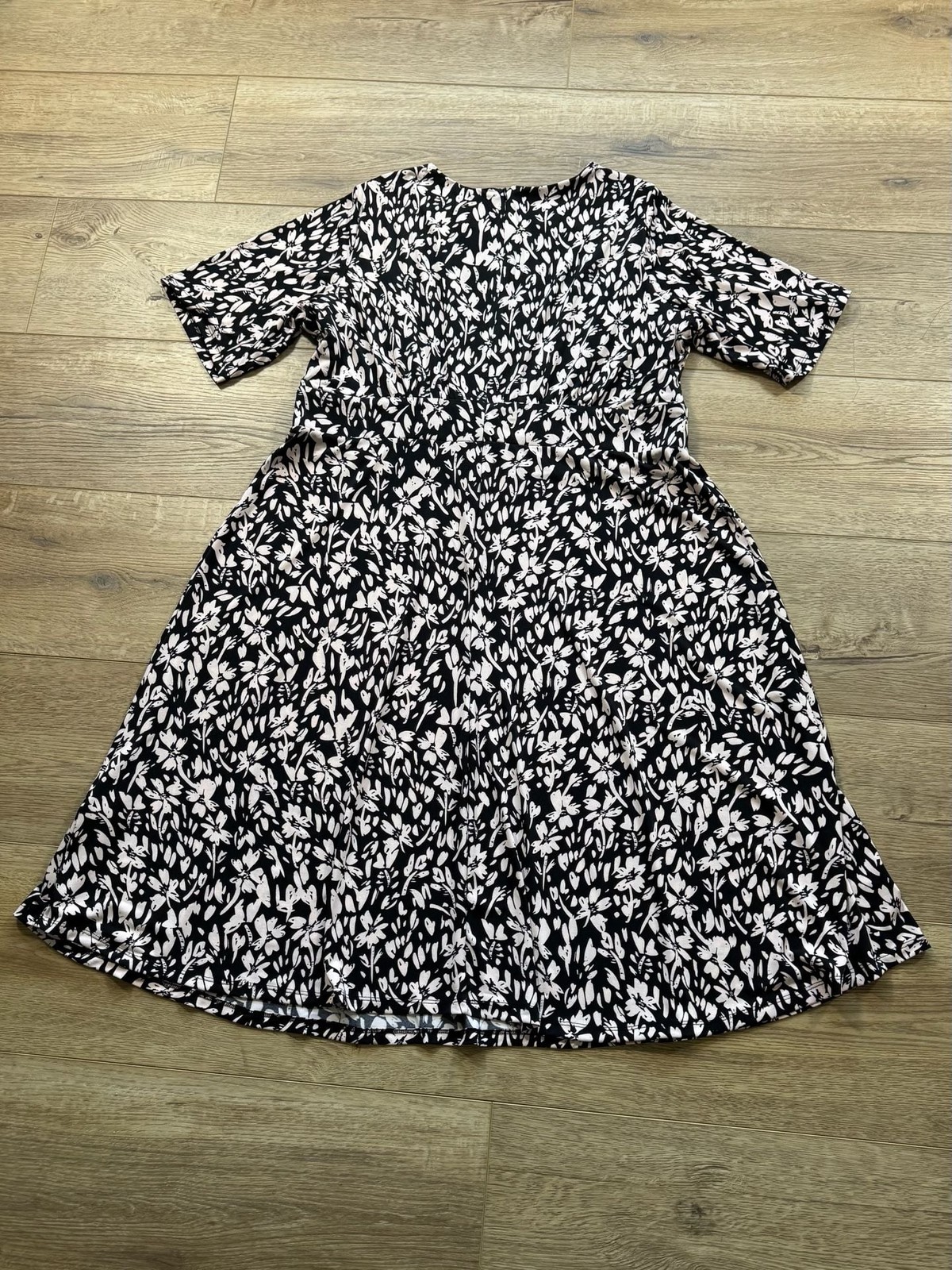 London Times Woman 18W Black White Floral Dress Short Sleeve Fit Flare Plus
