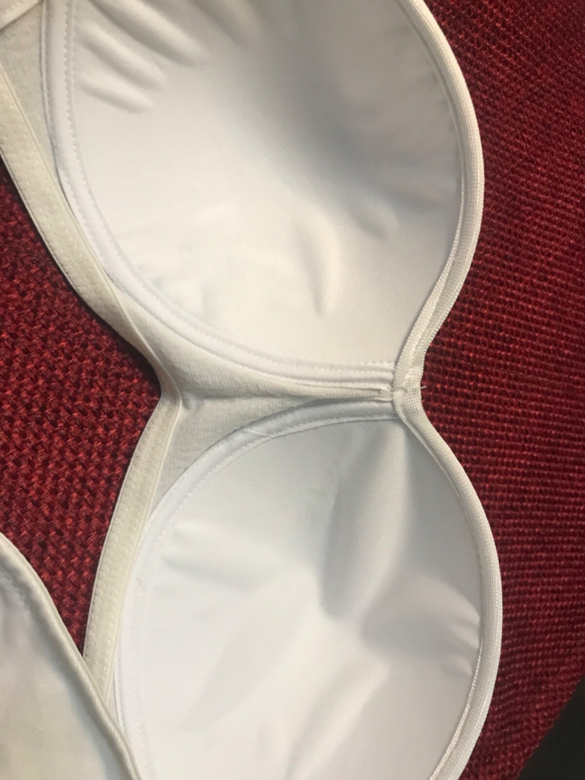 Bra Unbrandedd Size us 32b it2b eu70b padedd wirreless white strapless