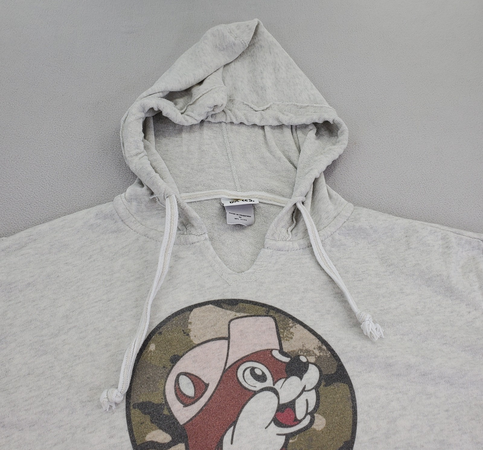 Buc ees Hoodie Womens M Light Gray Camo Logo V Neck Raw Edge Distressed Bucees