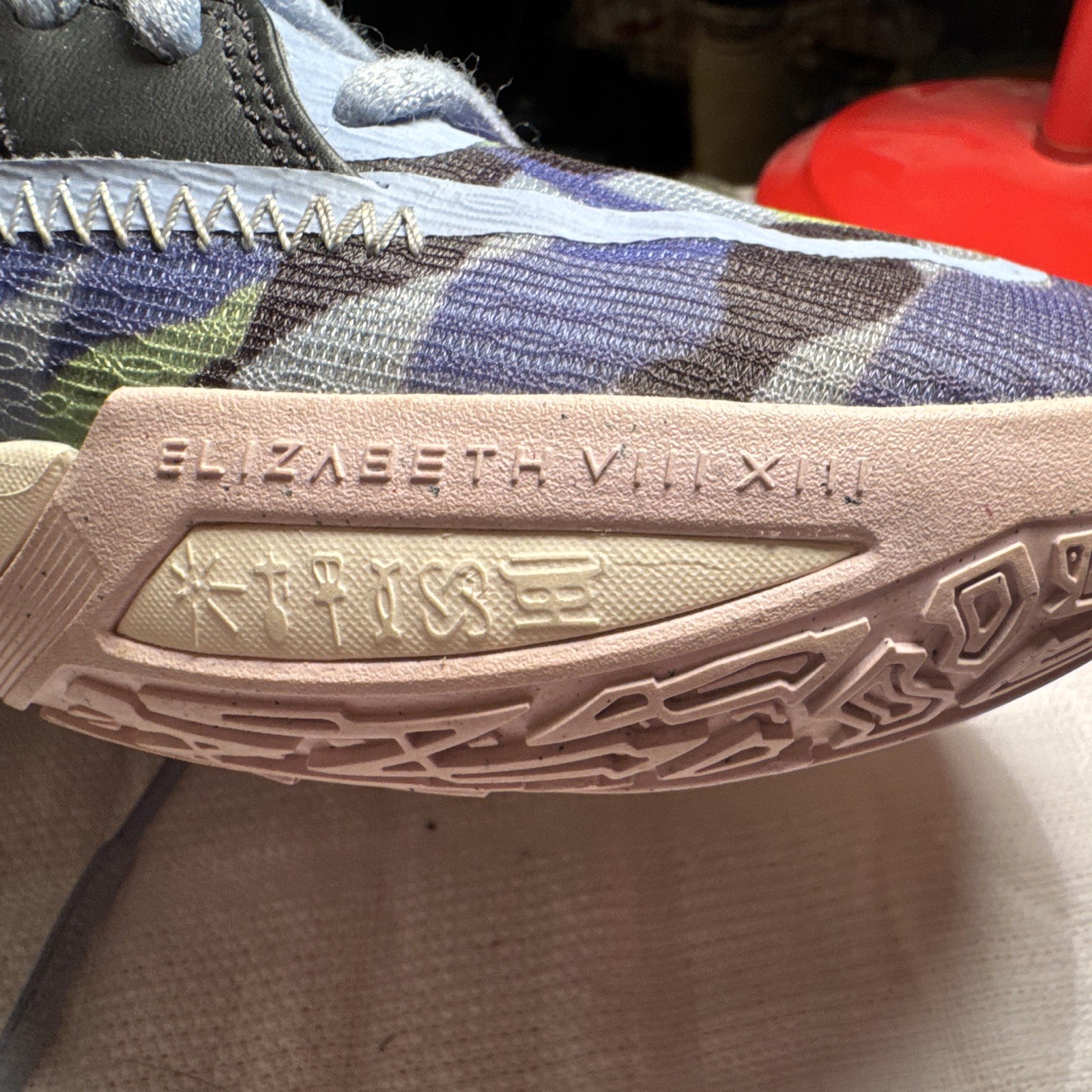 Nike Kyrie Irving Men’s Mid Top Basketball Sneakers Purple/Gray Camo DD0334-400