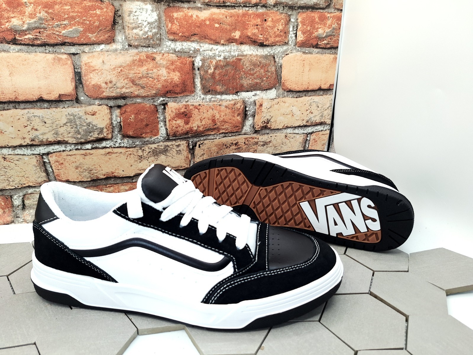 VANS Hylane Black White Men Sz 10.5 Chunky Skate Sneaker Old Skool Knu