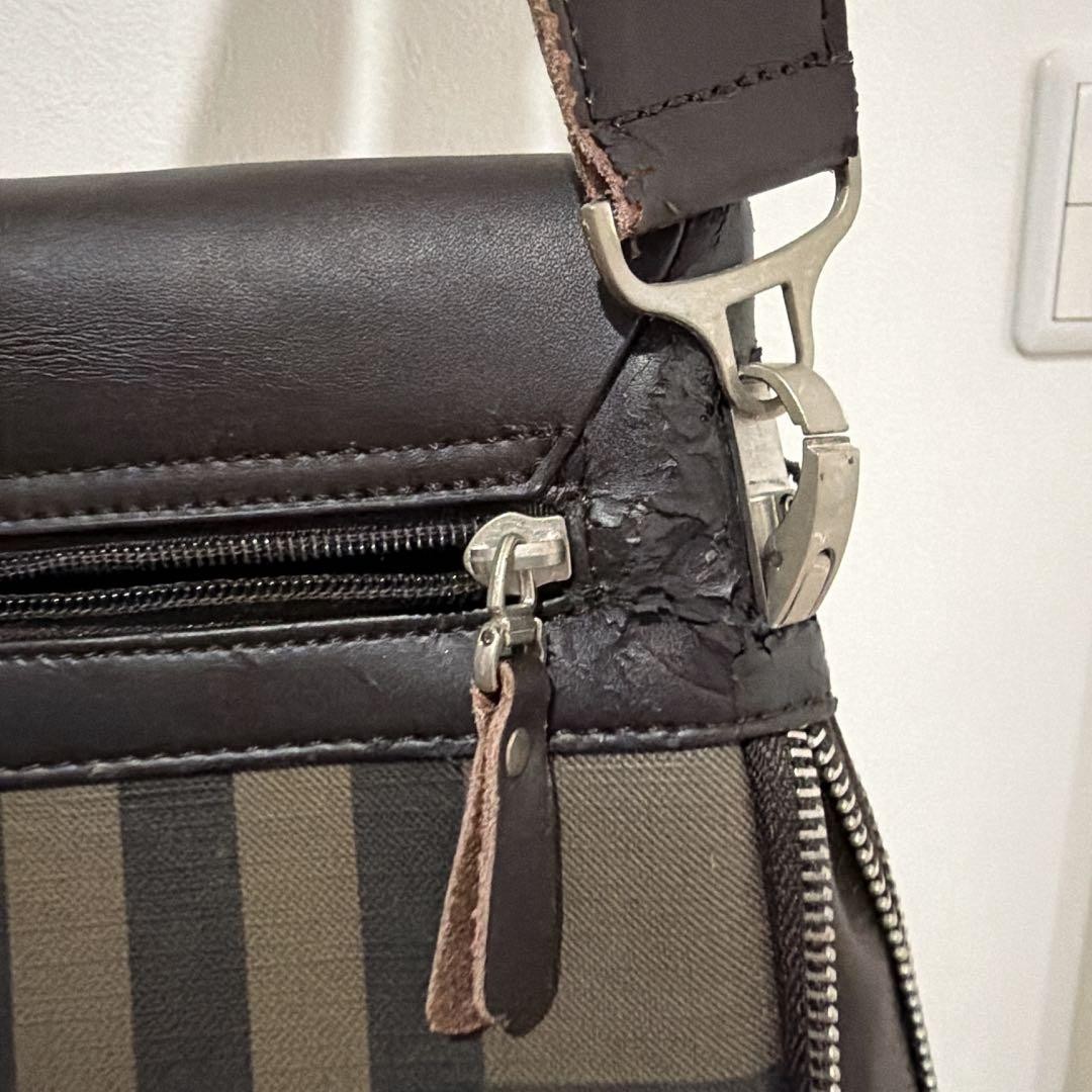 Authentic Burberry Brown Leather Shoulder Bag, Damaged, 12.6in Width