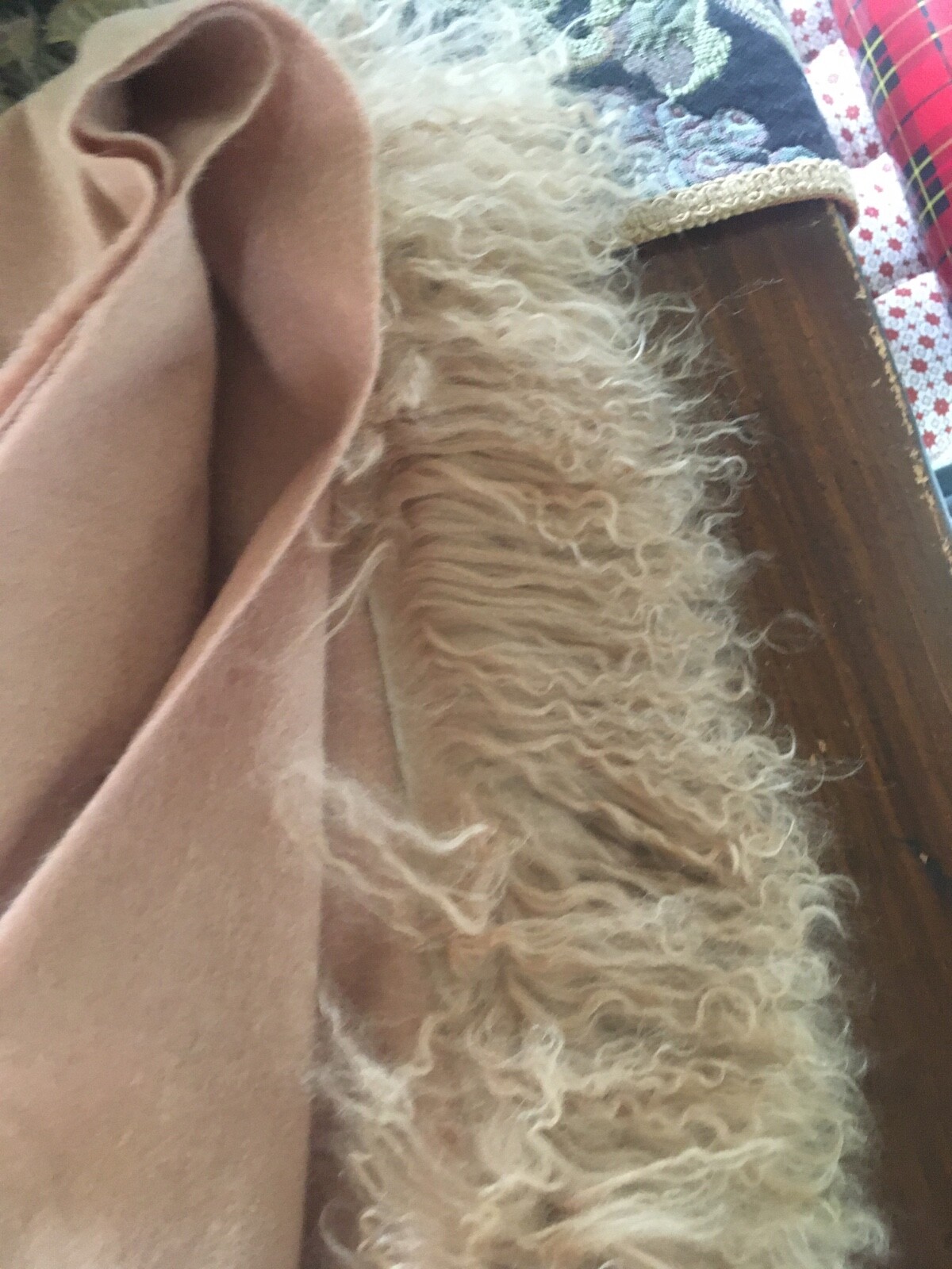 GORGEOUS Pasmina scarf/shawl – 64 x 48 inches – wool & faux fur – pink