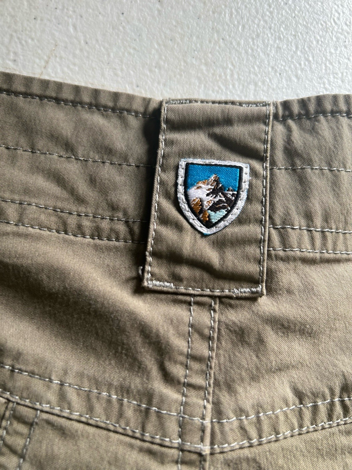 KÜHL Men’s Beige Cotton Nylon Canvas Cargo Shorts Flat Front Zip Pockets Logo