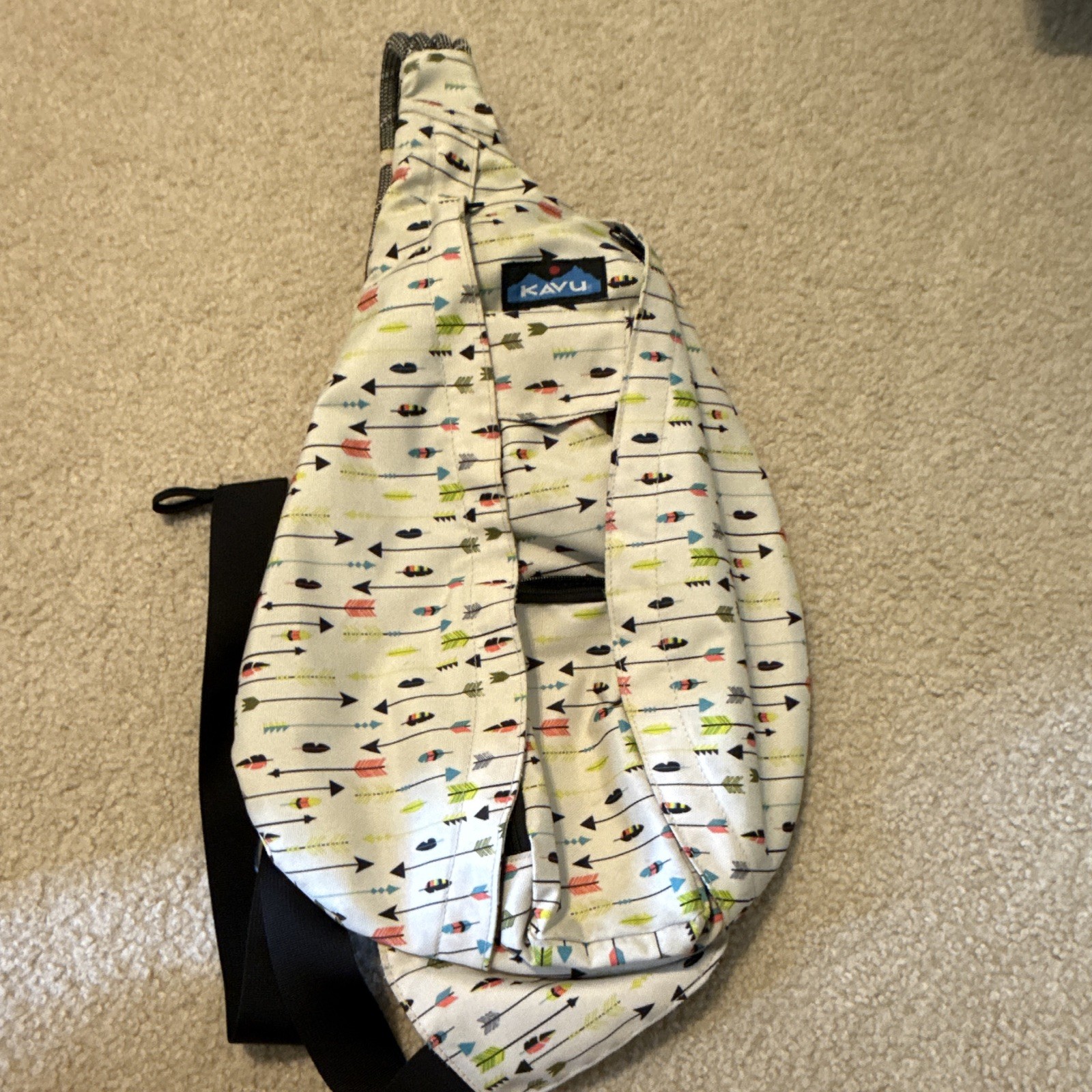 KAVU Arrow White/Multicolor Crossbody Sling Bag Adjustable Strap Zip