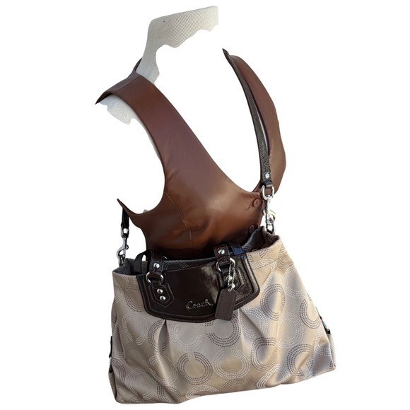 NWT Coach Madison Maggie Shoulder Bag Womens Medium Brown Optic Signature