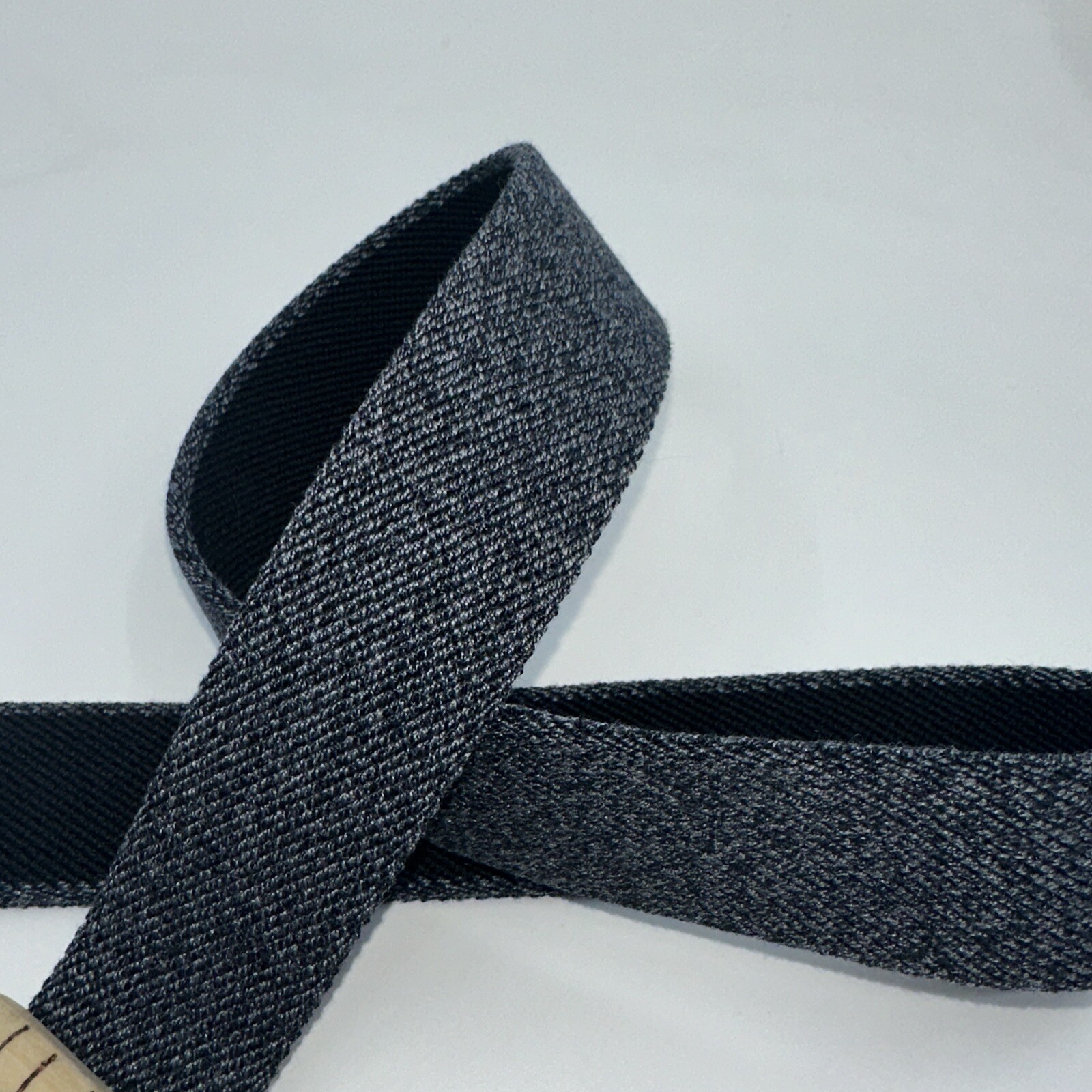 Bison Designs 35 mm Elastic Flip Tip Belt Gray Metal Buckle Sz 34 1.25″ Wide NEW