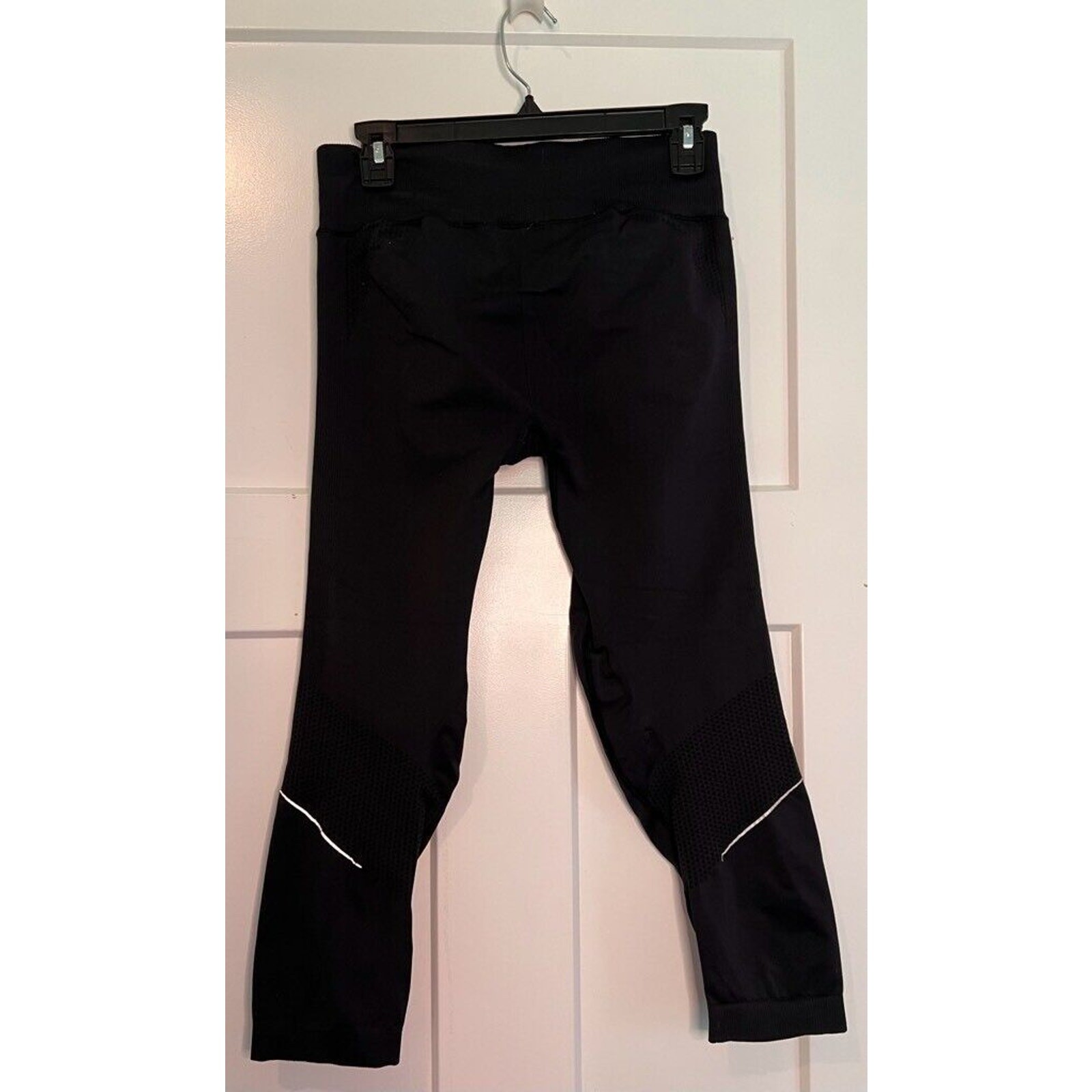 Under Armour Womens Leggings Pants Black Mid Rise Yoga Waistband Workout MEDIUM