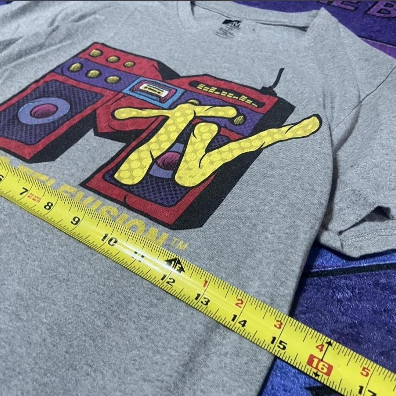 Y2K 90’s small Grey MTV Music Television Tshirt