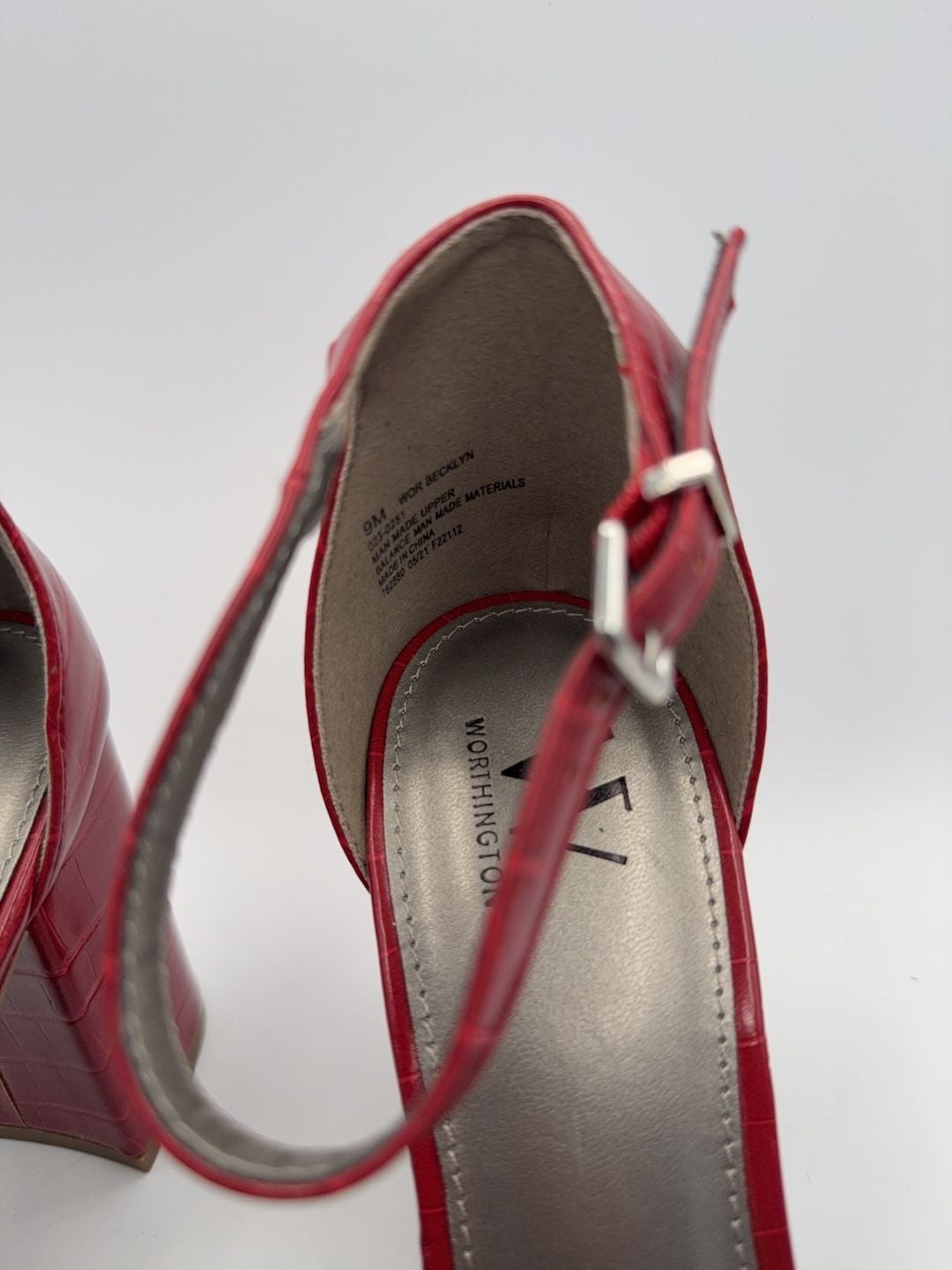 Worthington Becklyn Red Faux Croc Block Heel Sandals Size 9M