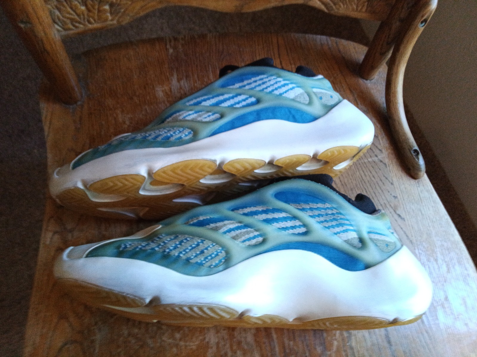 Size 10 – adidas Yeezy 700 V3 Arzareth