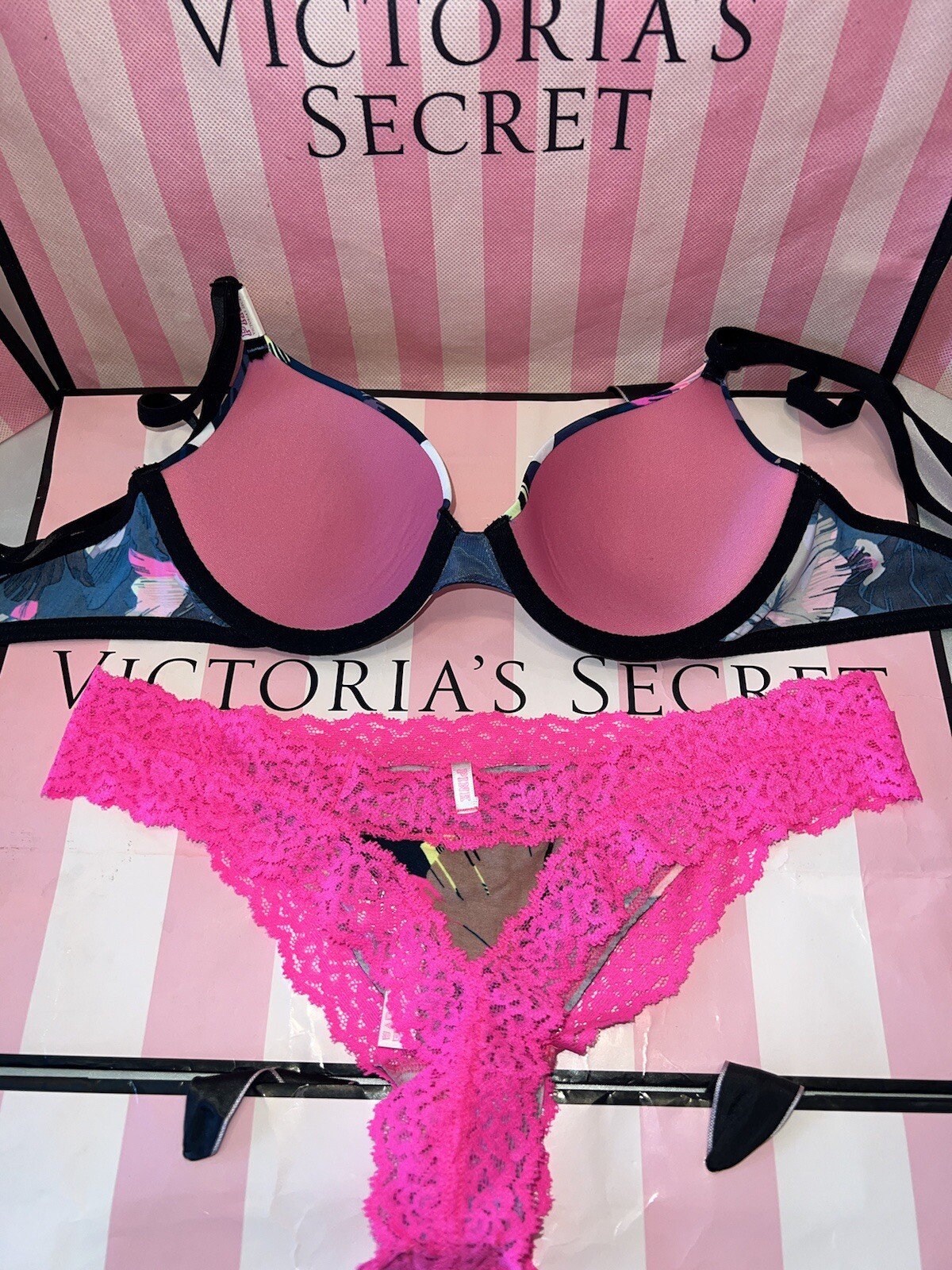 Victorias Secret PINK T-Shirt Bra 32B W/Extra Low Rise Thong
