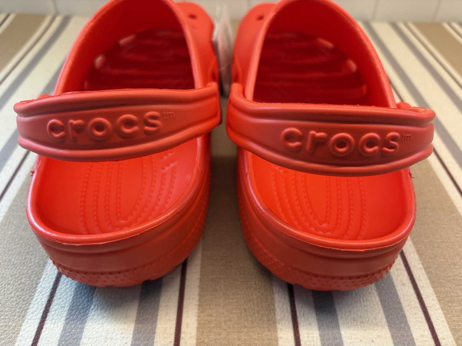 Crocs Classic Women’s Clogs Sandals Size W9 M7 Red Slip-On New In Box Fast Ship
