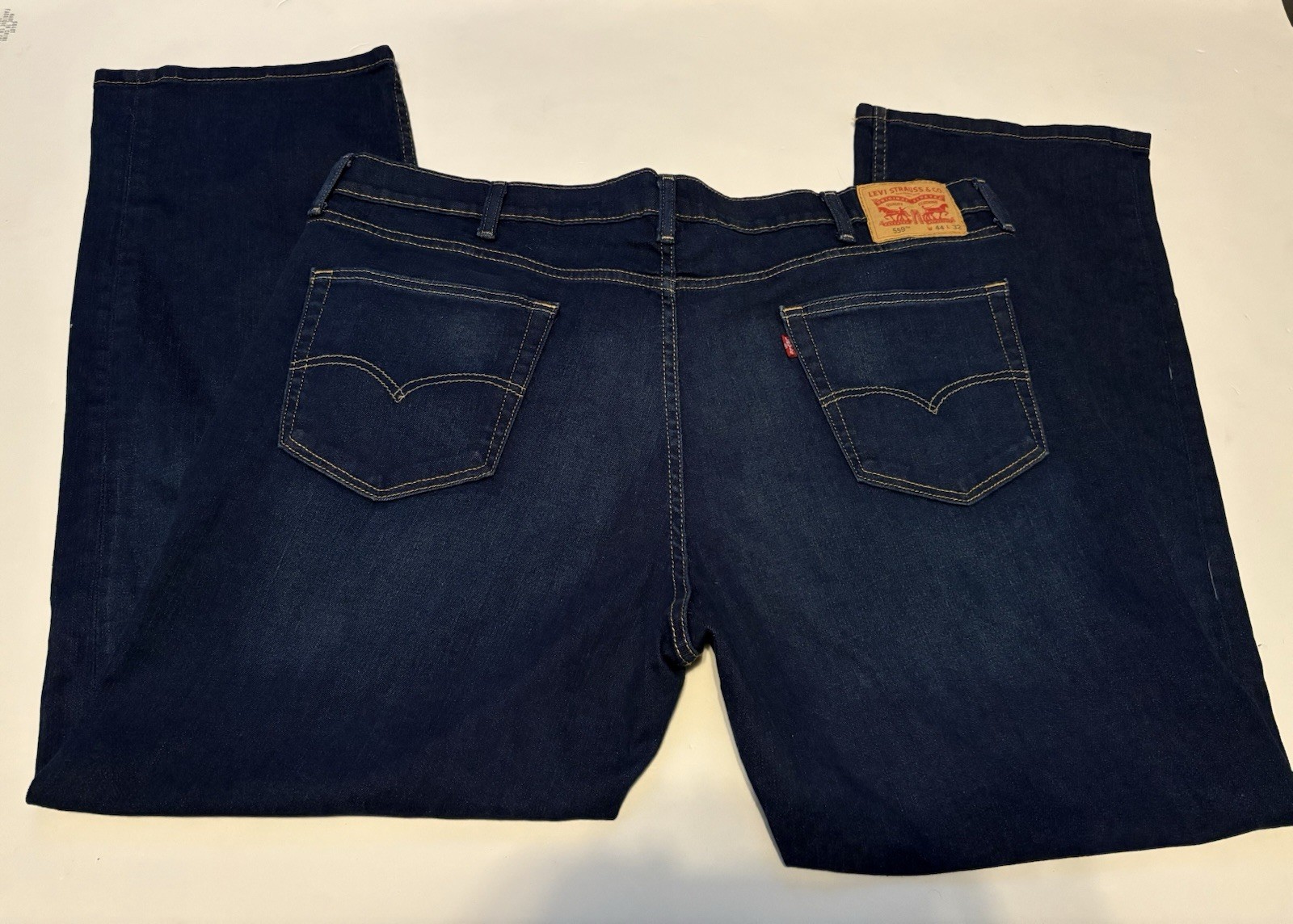 Levi Strauss 559 Men’s 44 x 32 Relaxed Fit Straight Leg Dark Wash Blue Denim