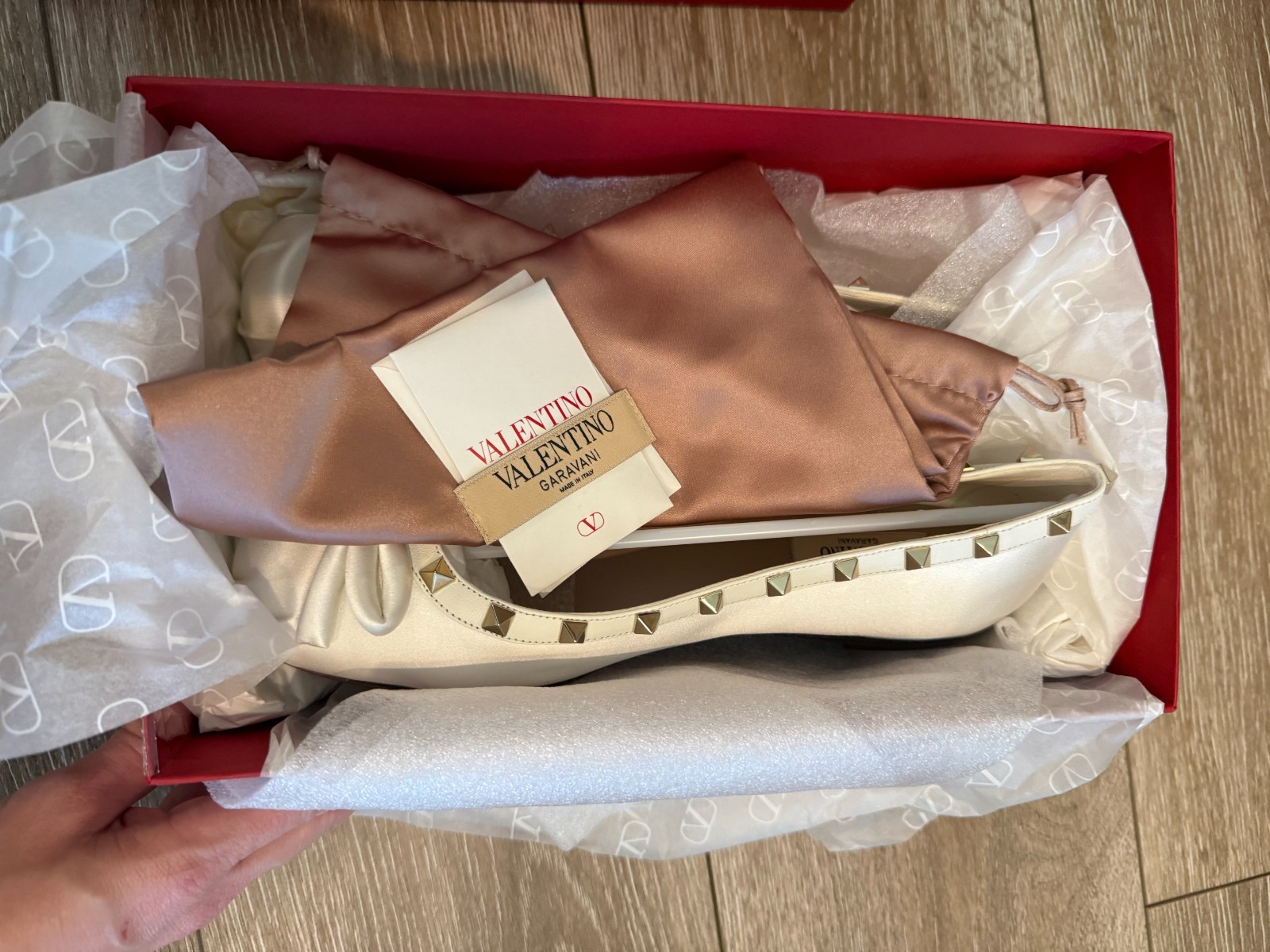 NWT Valentino Garavani Rockstud Bow Ballet Flats Ivory Satin EU 40