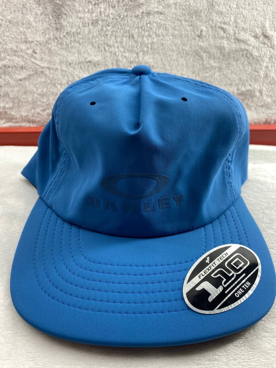 NWT – OAKLEY Flexfit Lower Tech Hat 110 ONE TEN Adjustable Cap California Blue