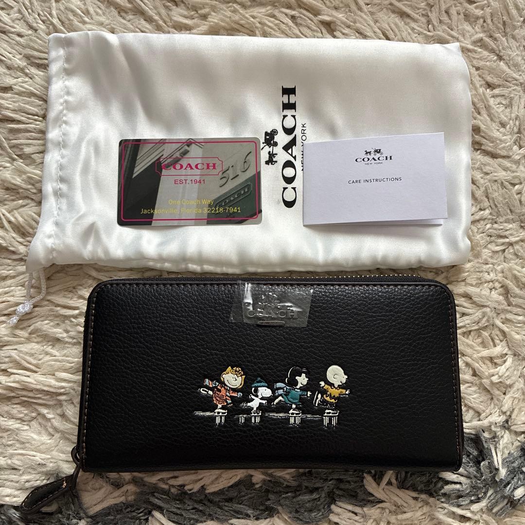 New COACH Snoopy Peanuts Zip Wallet