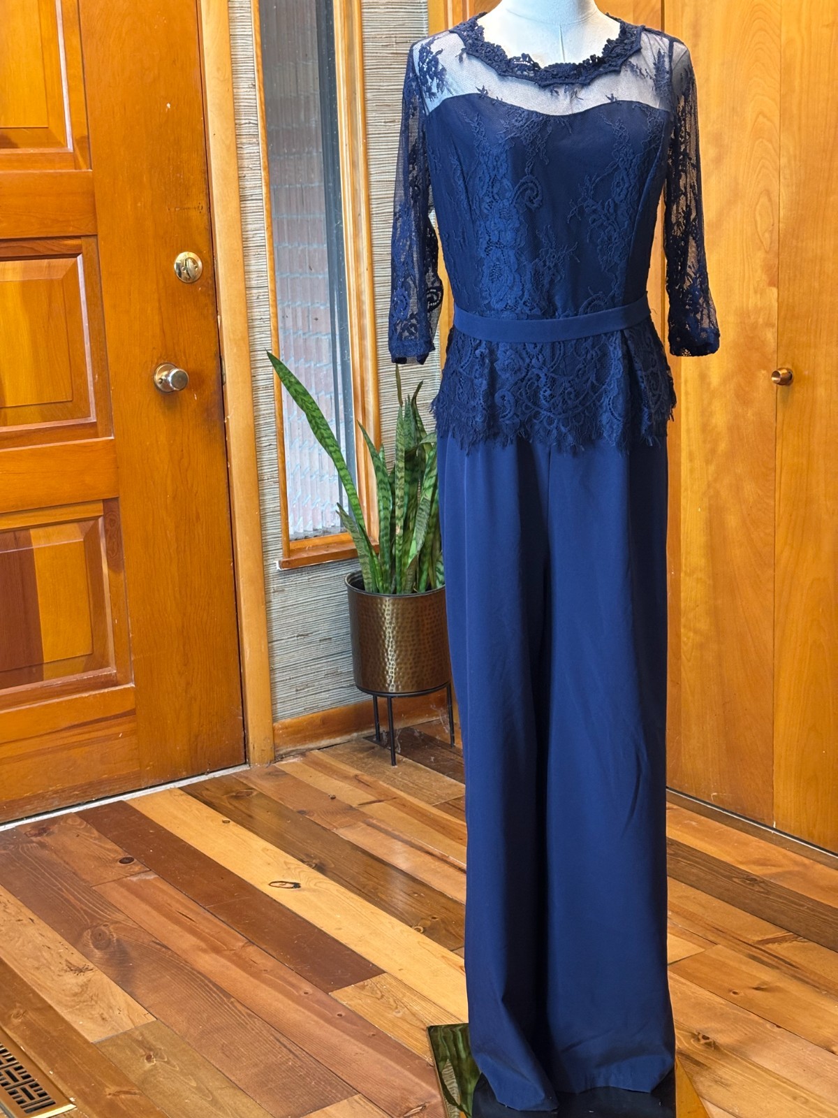Navy Blue Dressy Pantsuit w/Lace Bodice & 3/4 Sleeves Excellent/Size Medium