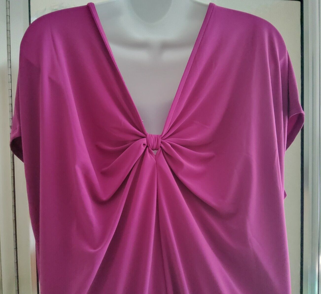 WHITE HOUSE BLACK MARKET *PARTY TIME* BANDED HEM TOP-LARGE-PINK-KNOT BACK-**NEW*
