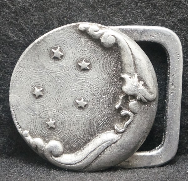 XA03114 VINTAGE 1970s **CRESCENT MOON & STARS** ARTWORK PEWTER MENS BELT BUCKLE