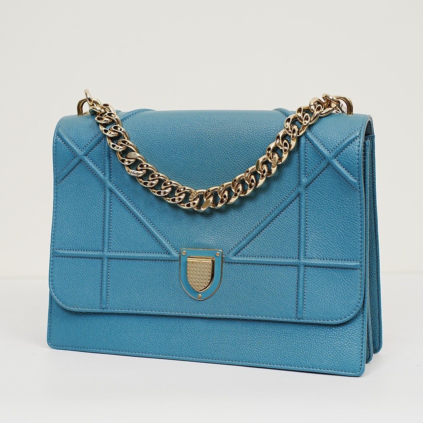 Dior Pre-Owned Authentic Luxury Handbag Sky Blue 28×22×8