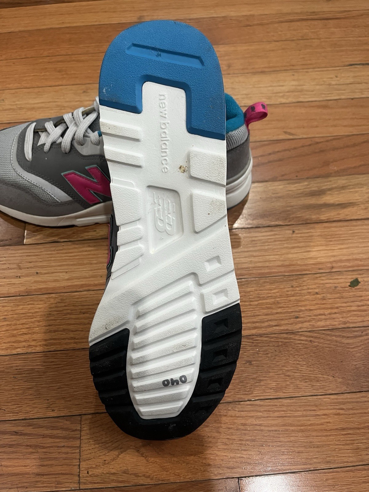 New Balance 997 Men’s Low Top Lace-Up Athletic Sneaker Colorblock Rubber