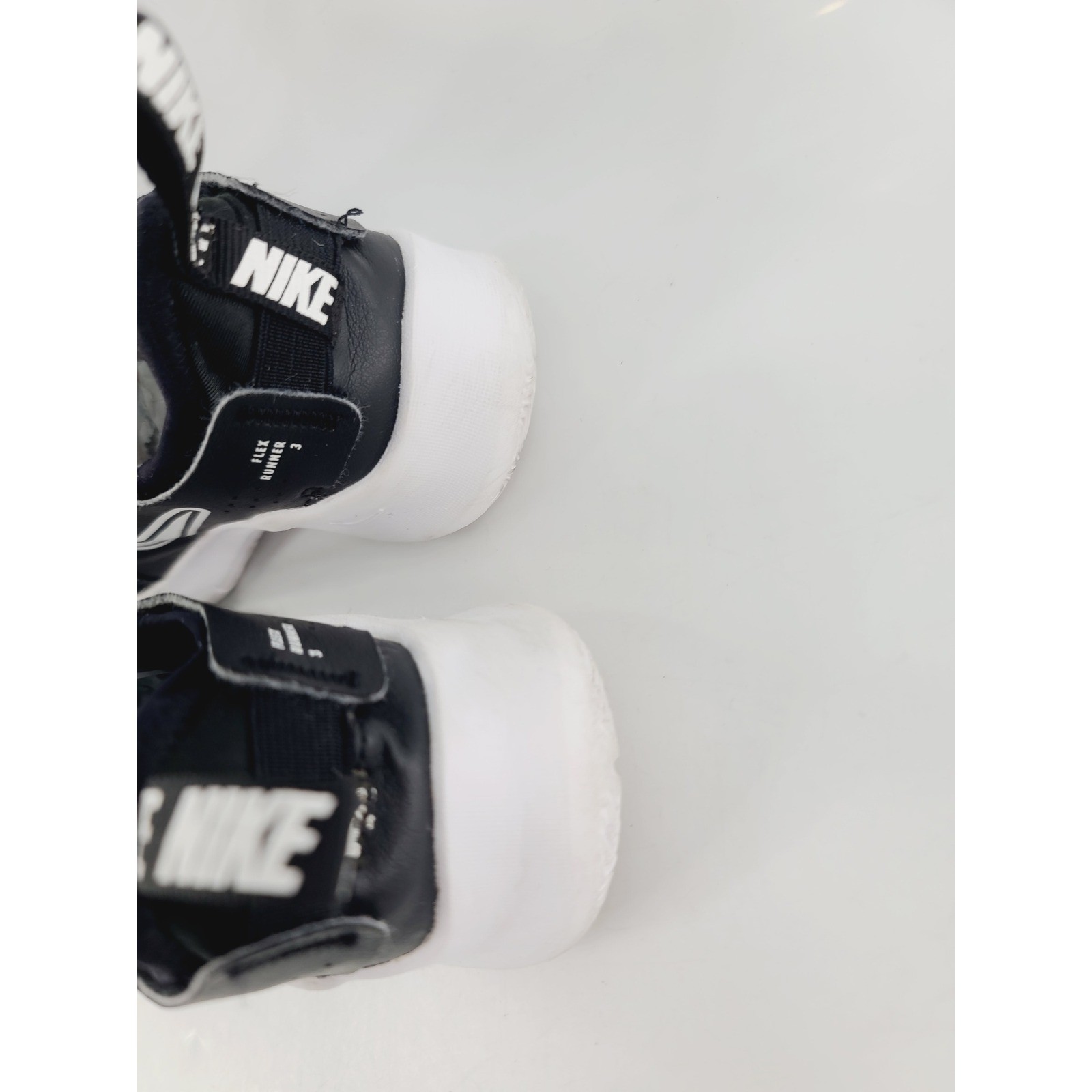 Nike Elastic Strap Mesh and Synthetic Slip-On Sneakers Boys Size 12C Black White