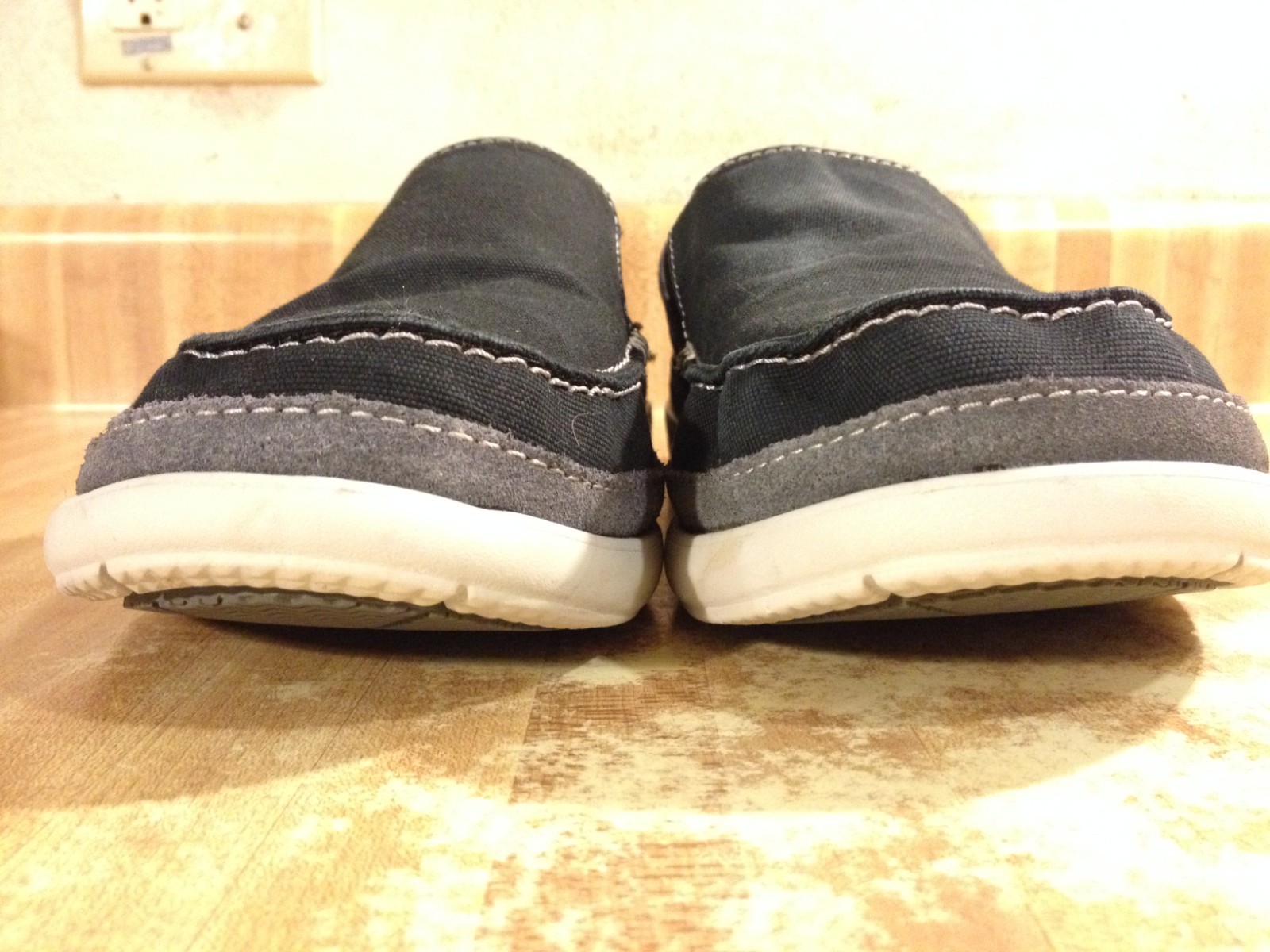 Crocs Mens 9M Walu Accent Black Gray Canvas Slip On Beach Bum Vagabond Loafers