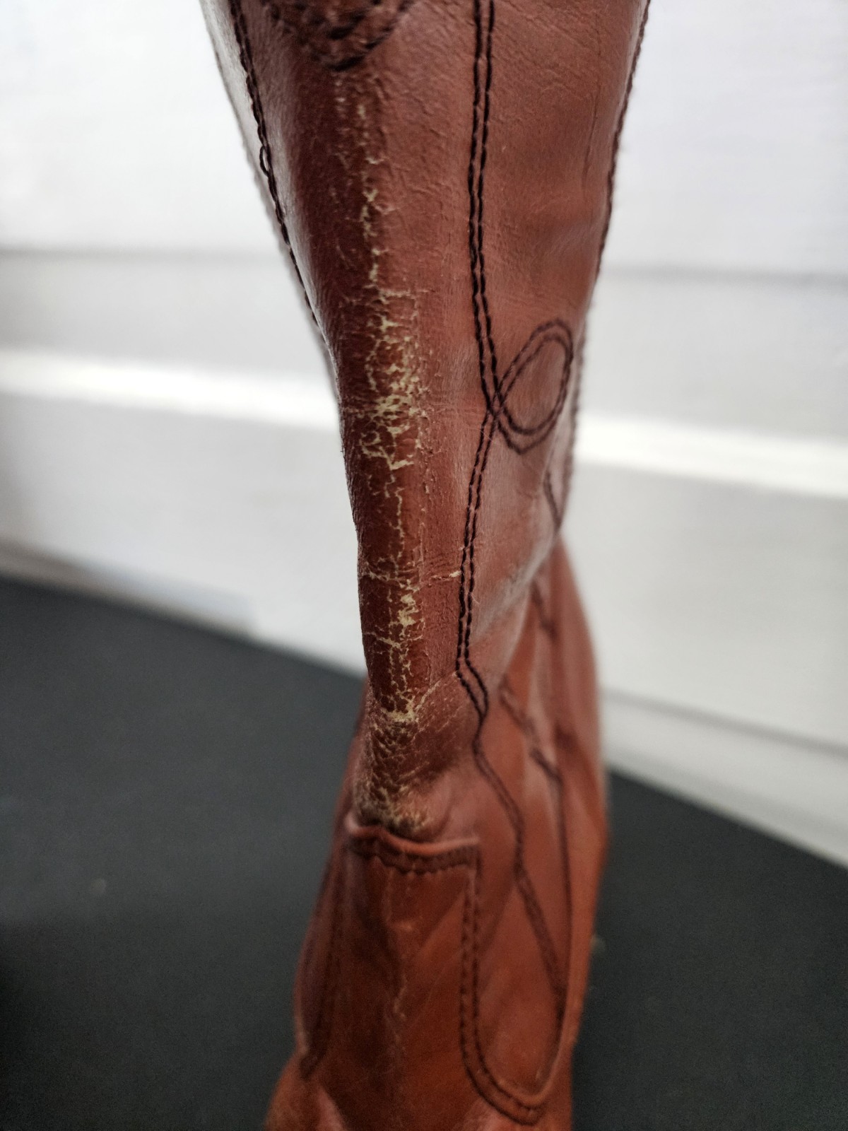 Vintage Man Made Materials Embroidered Cowboy Boots 7.5 Women’s – CRACKING