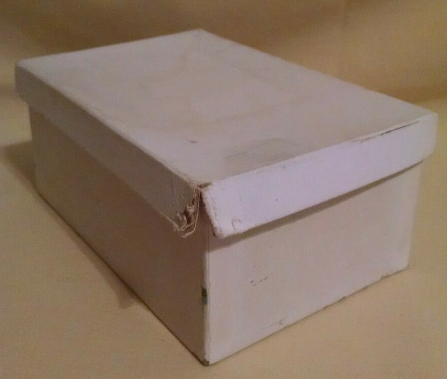 CHILD SHOE BOX MRS DAYS IDEAL BABY SHOE BOX ONLY AS IS SHOE CHART VINTAGE WHITE*