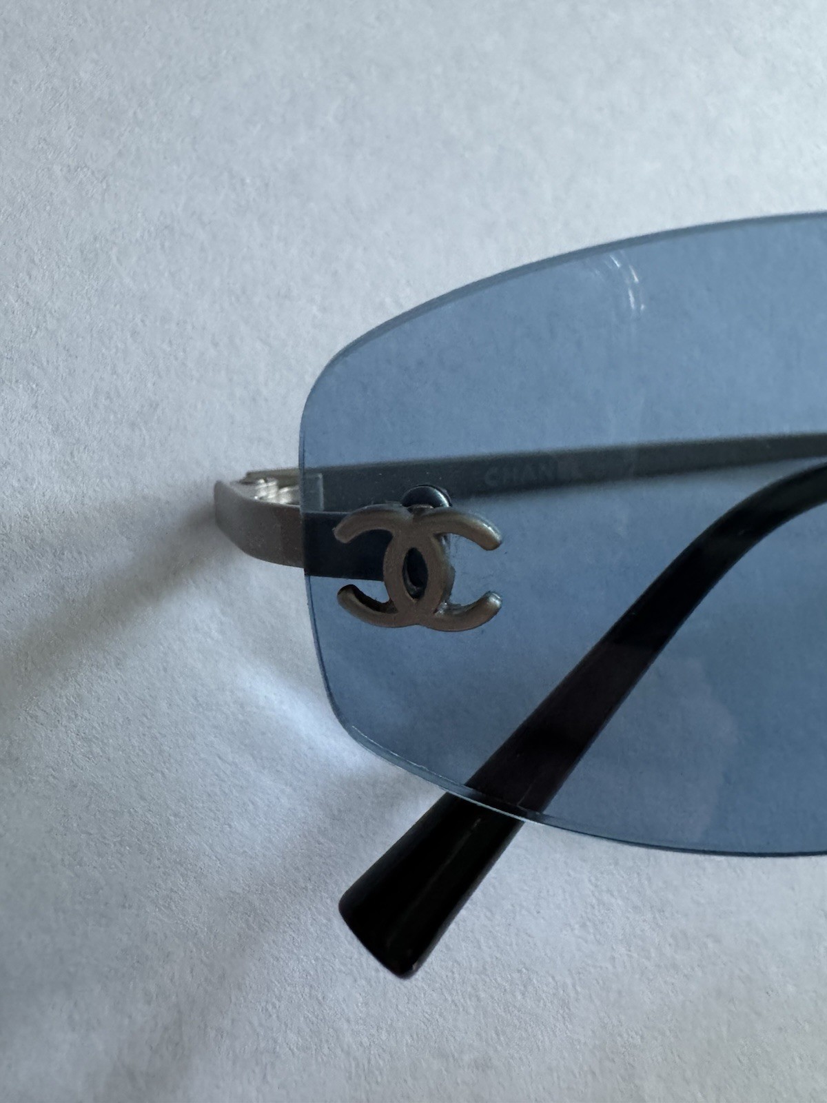 Vintage CHANEL 4002 Rimless Sunglasses Tinted Blue Lenses Silver Metal Frame