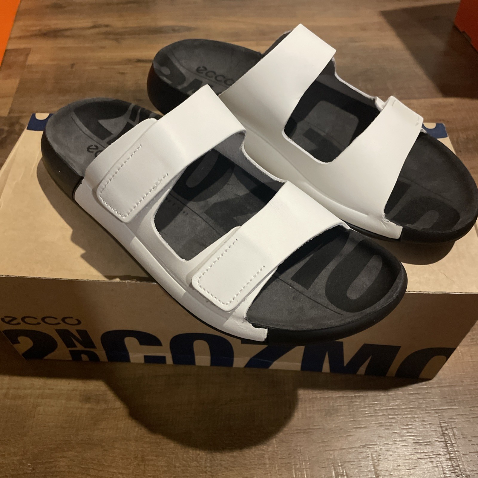 ECCO 2nd Cozmo W Two Strap Sandals Women’s 40 US 9-9.5 White Black Leather