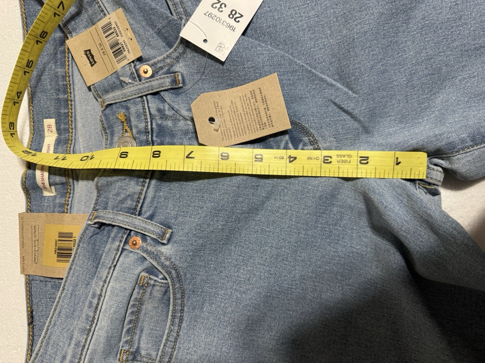 Levi’s Women’s 314 Shaping Straight Size 6 28/32 Mid Rise Light Wash NWT