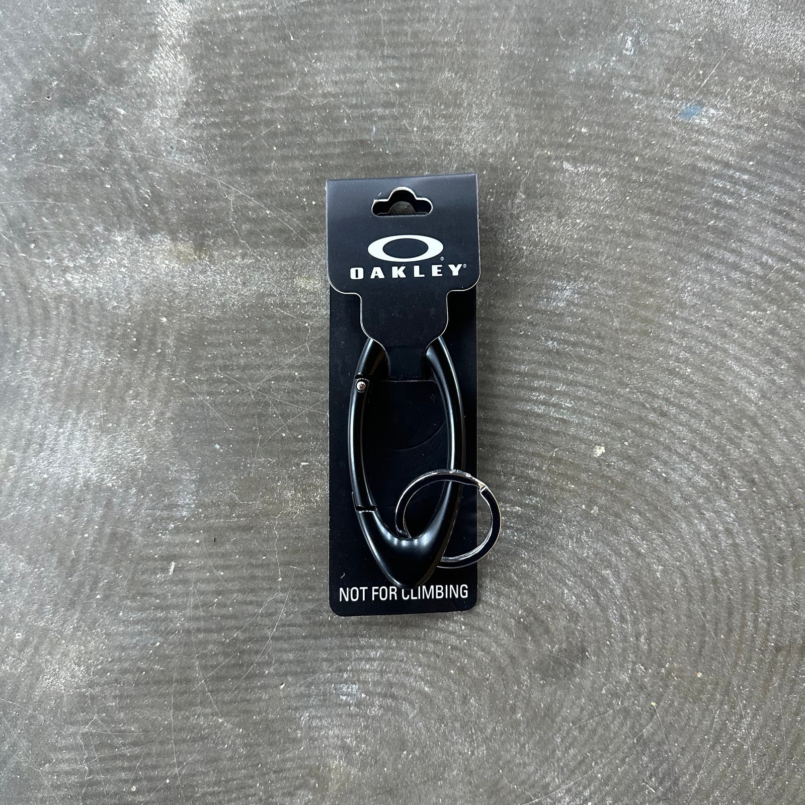 Oakley Essential Icon Carabiner Unisex Keychain 3.6in Black – Japan Exclusive