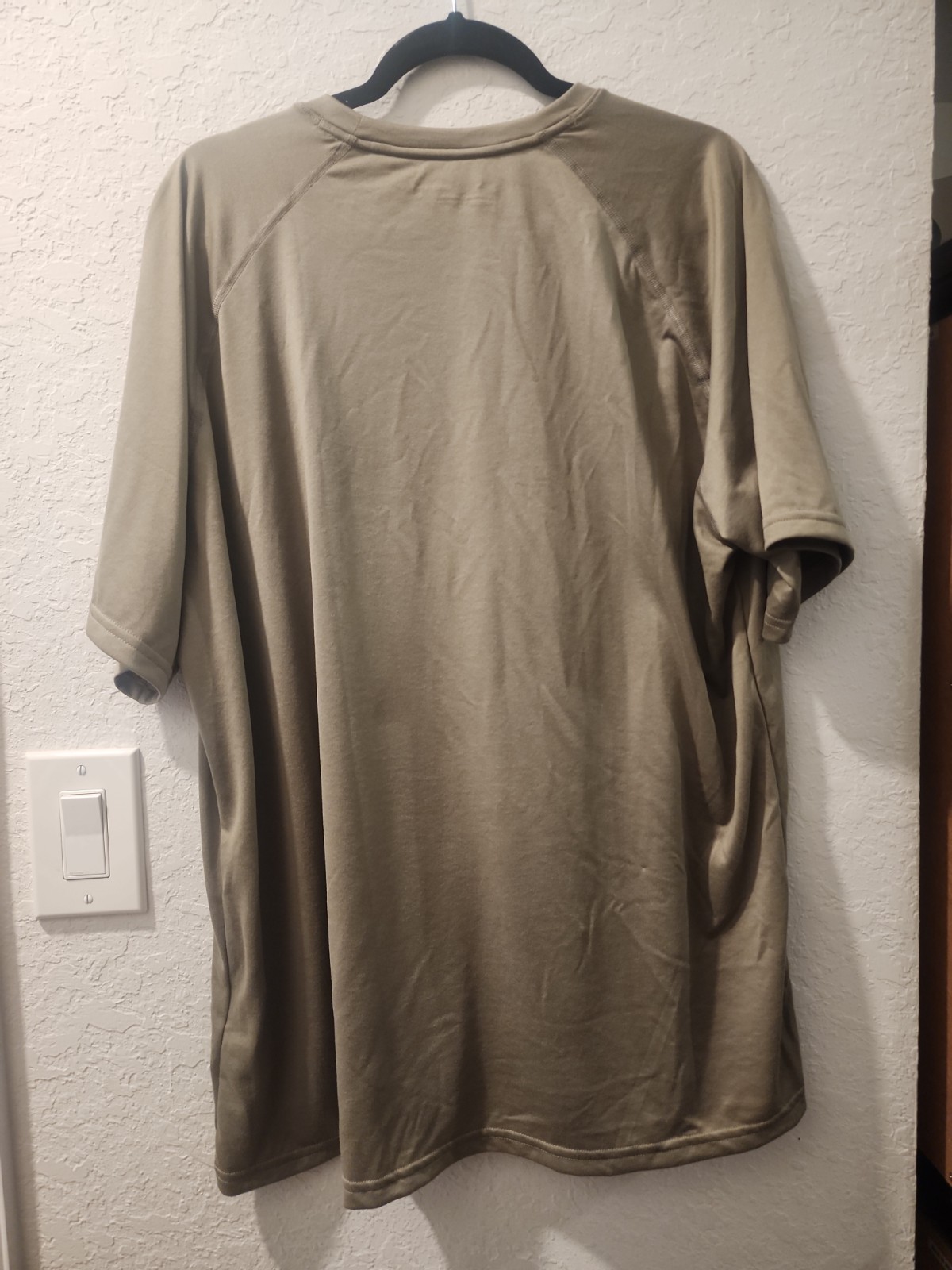UNDERARMOUR SHIRT XL TAN