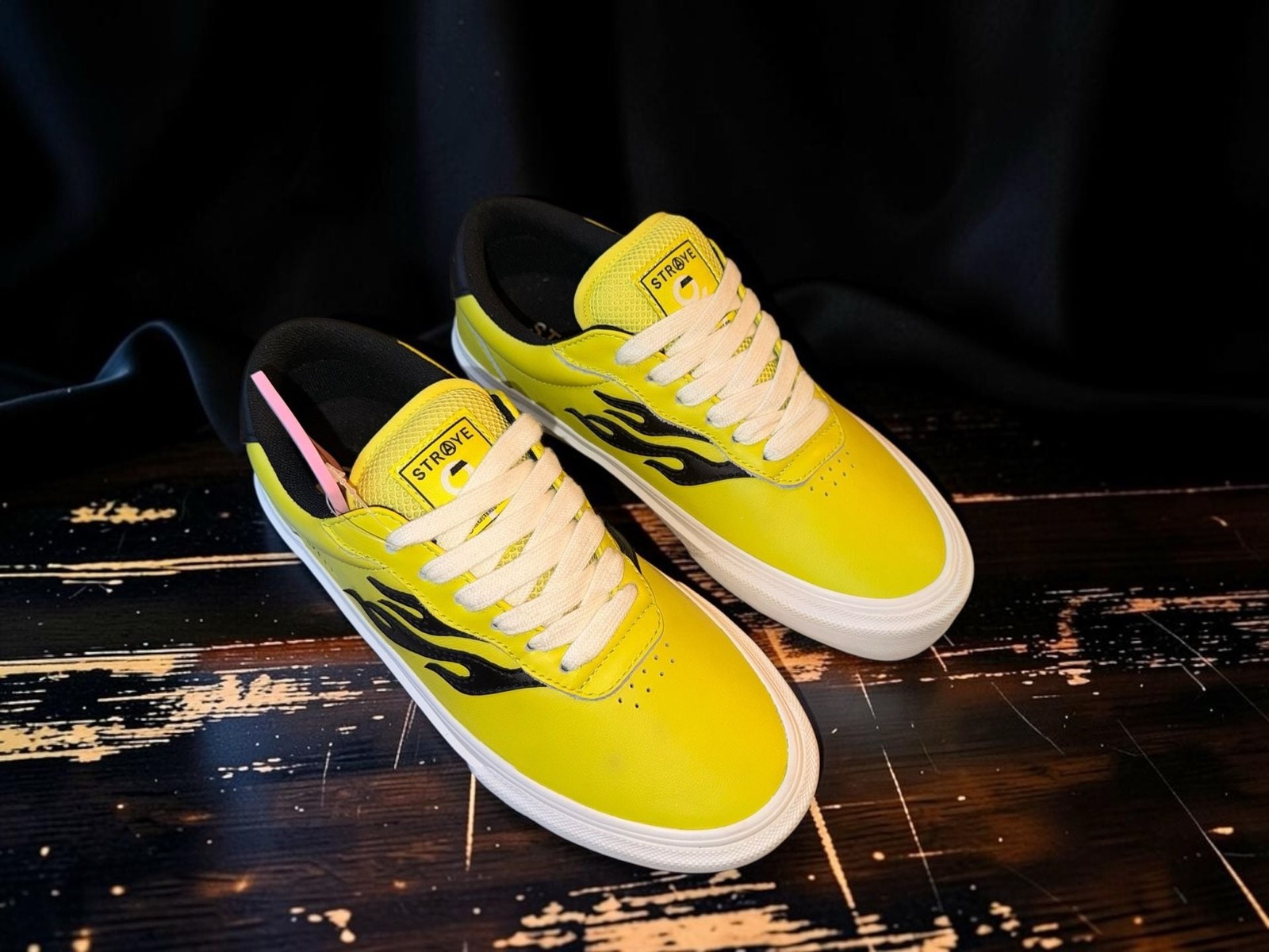 STRAYE Logan Puff Low-Top Skate Shoes Yellow Men’s US 7 / Women’s US 8.5