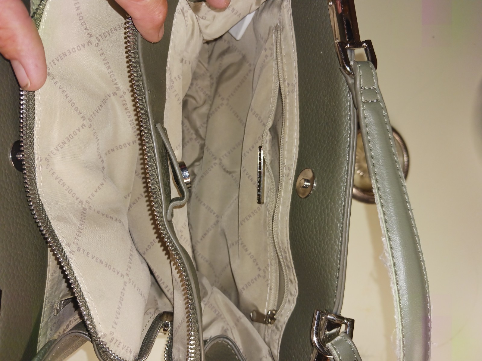 Steve Madden Green Pebbled Logo Crossbody Bag Zip/Magnetic Detachable Strap