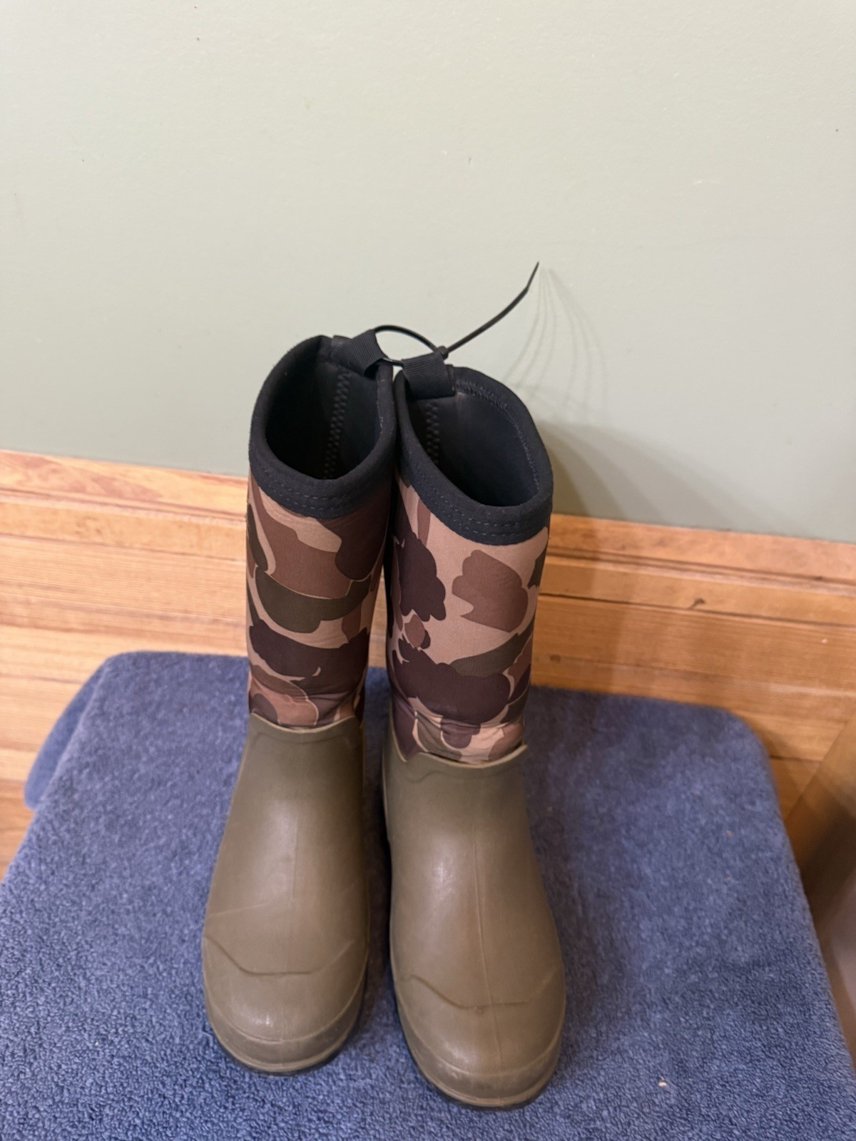 Waterproof Kids Size 3 D Rubber Pvc Boots By Magellan Gently Used.