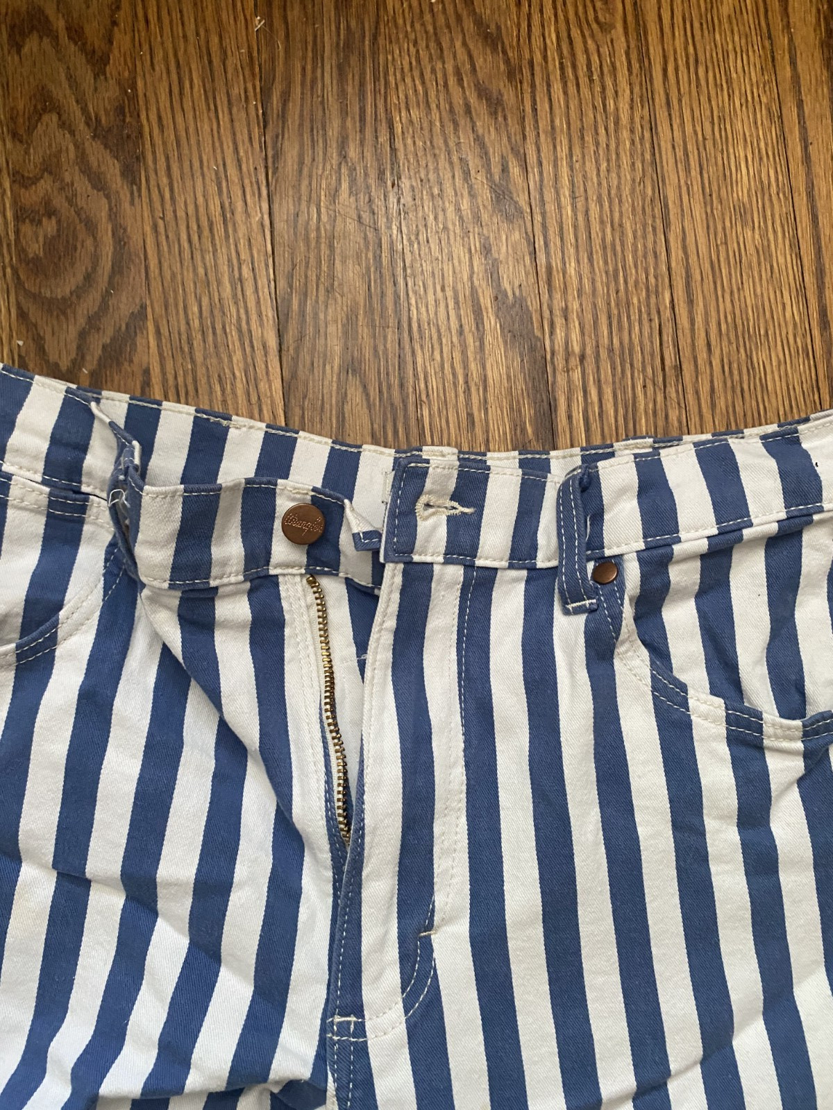 Wrangler Blue and White Striped Straight Jeans Size 28