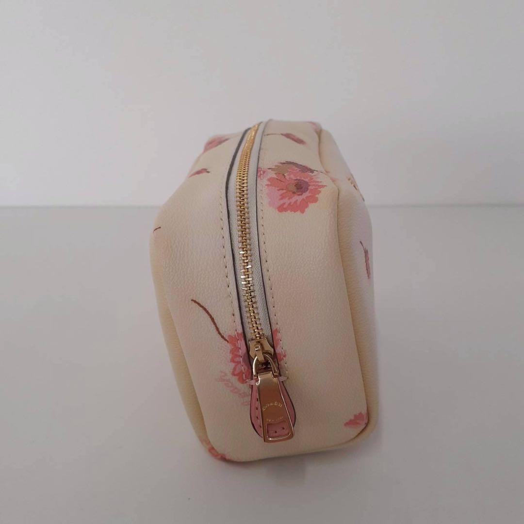 Excellent Condition COACH Pouch White Floral Cute