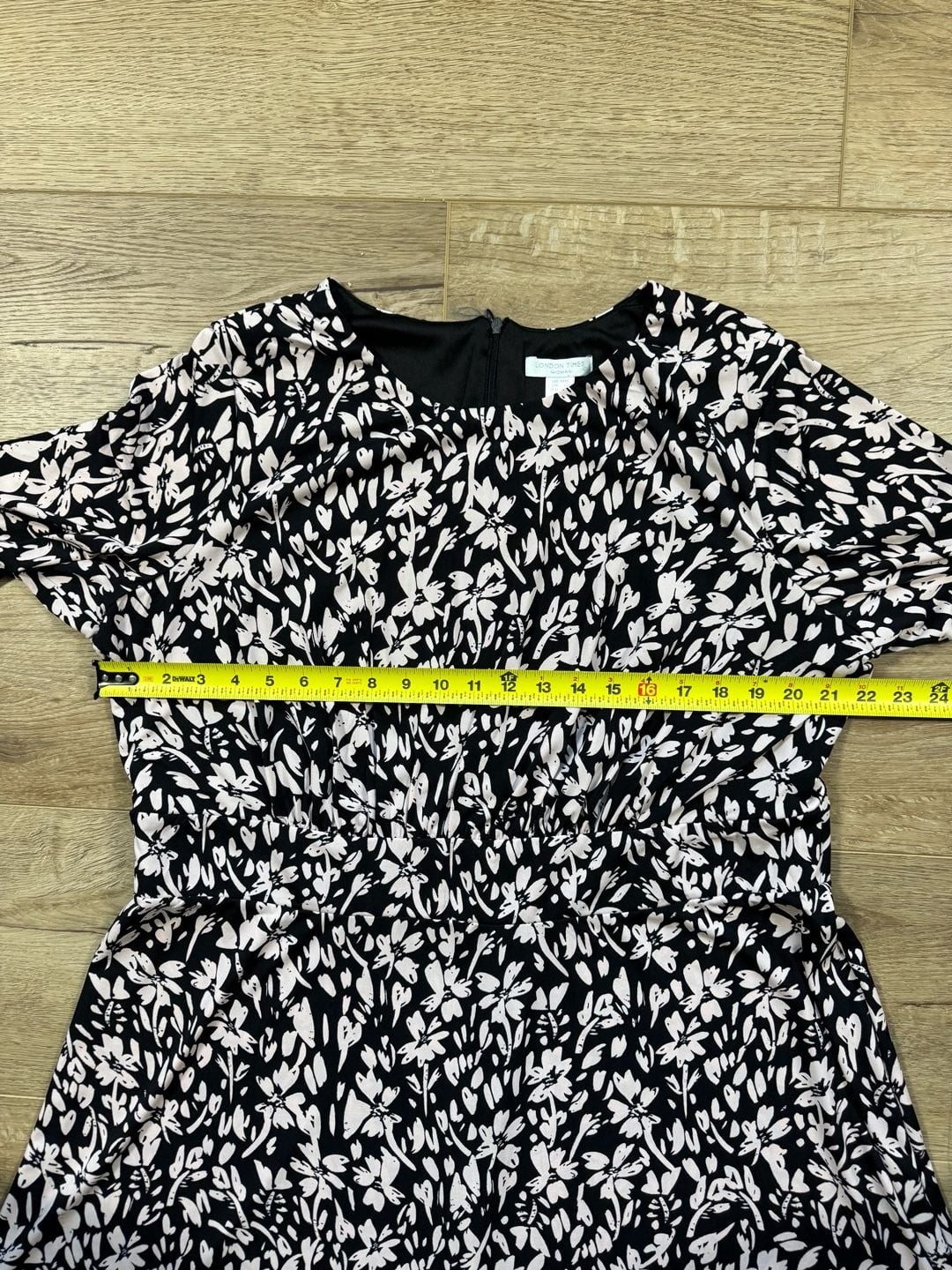 London Times Woman 18W Black White Floral Dress Short Sleeve Fit Flare Plus